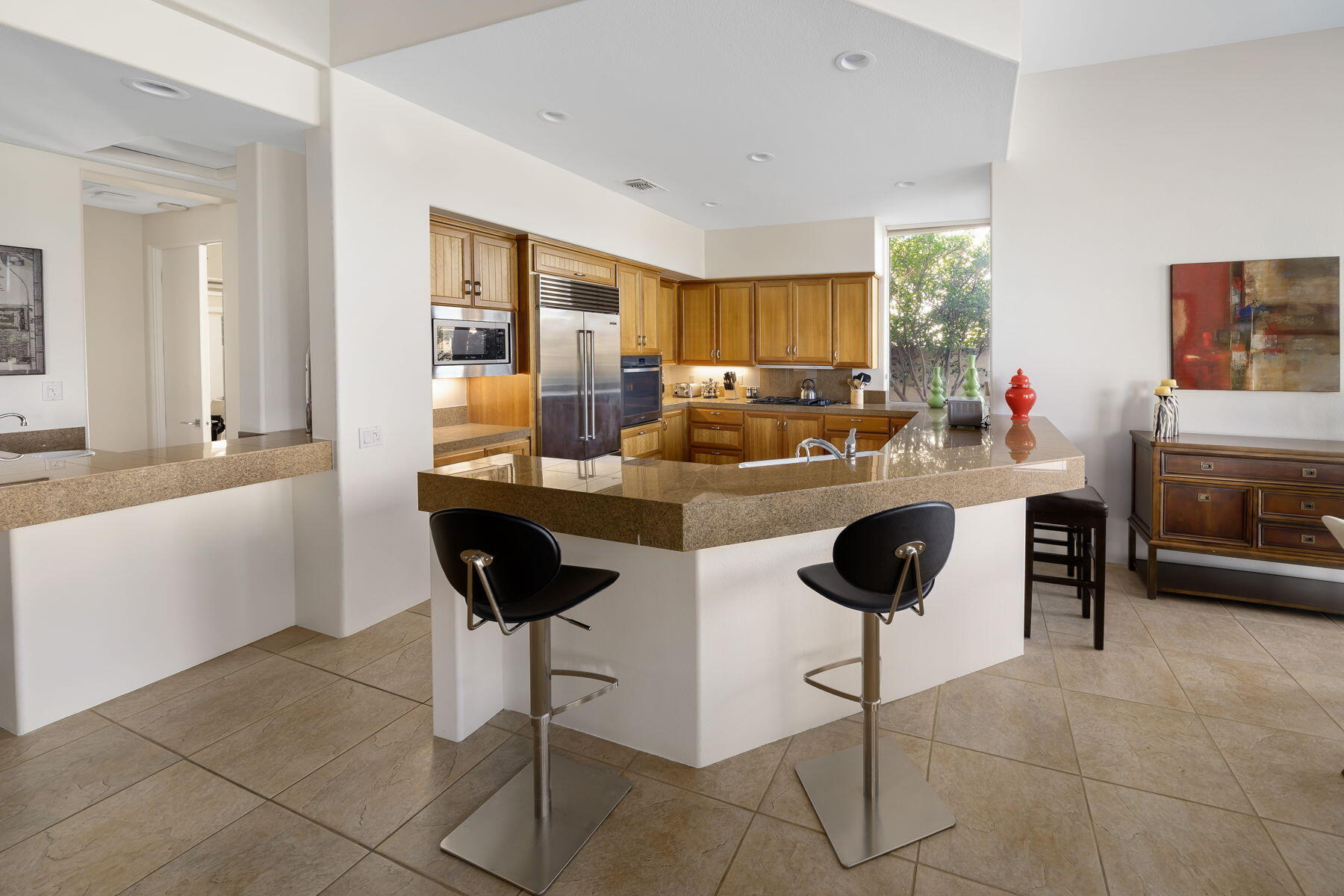 253 Loch Lomond Road Rancho Mirage, CA 92270 - Photo 9 of 66 a living room with furniture and a fireplace