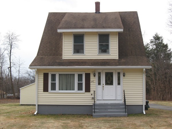 657 Amostown Road West Springfield, MA 01089 - Photo 3 of 29 a front view of a house with a garden