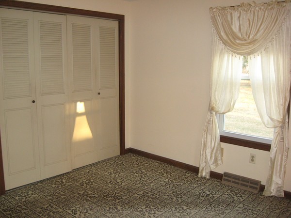 657 Amostown Road West Springfield, MA 01089 - Photo 10 of 29