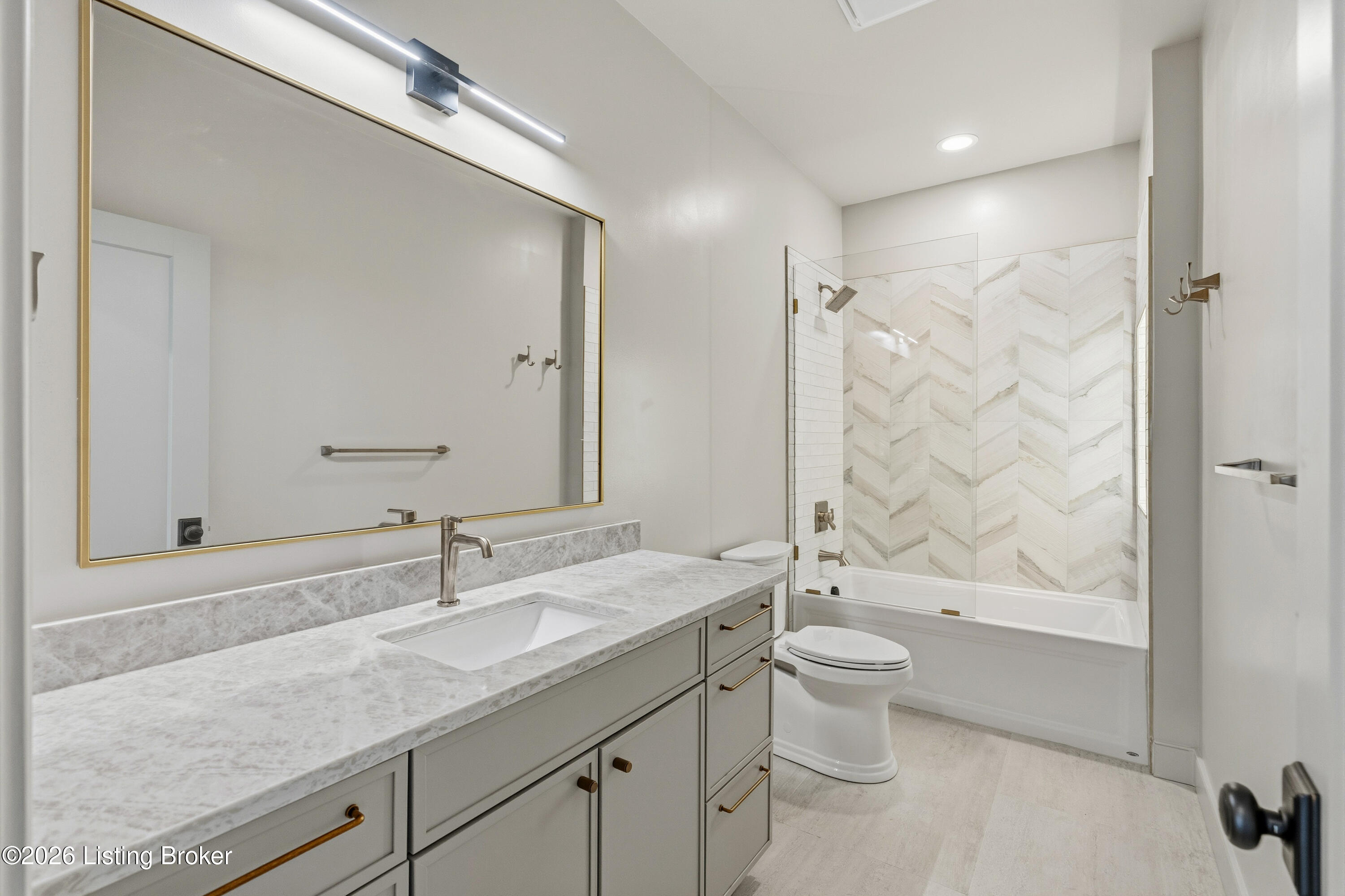 215 Mahuron Road Simpsonville, KY 40067 - Photo 40 of 59 2nd Floor Bath