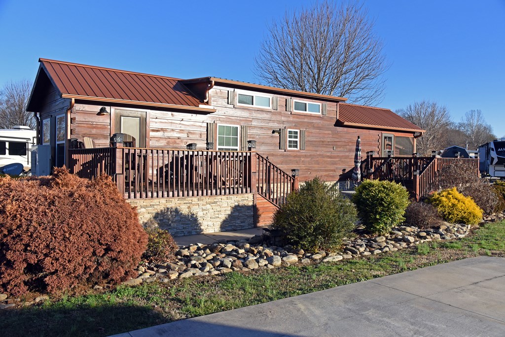 52 Foggy Mountain Road Blairsville, GA 30512 - Photo 31 of 50 a front view of a house