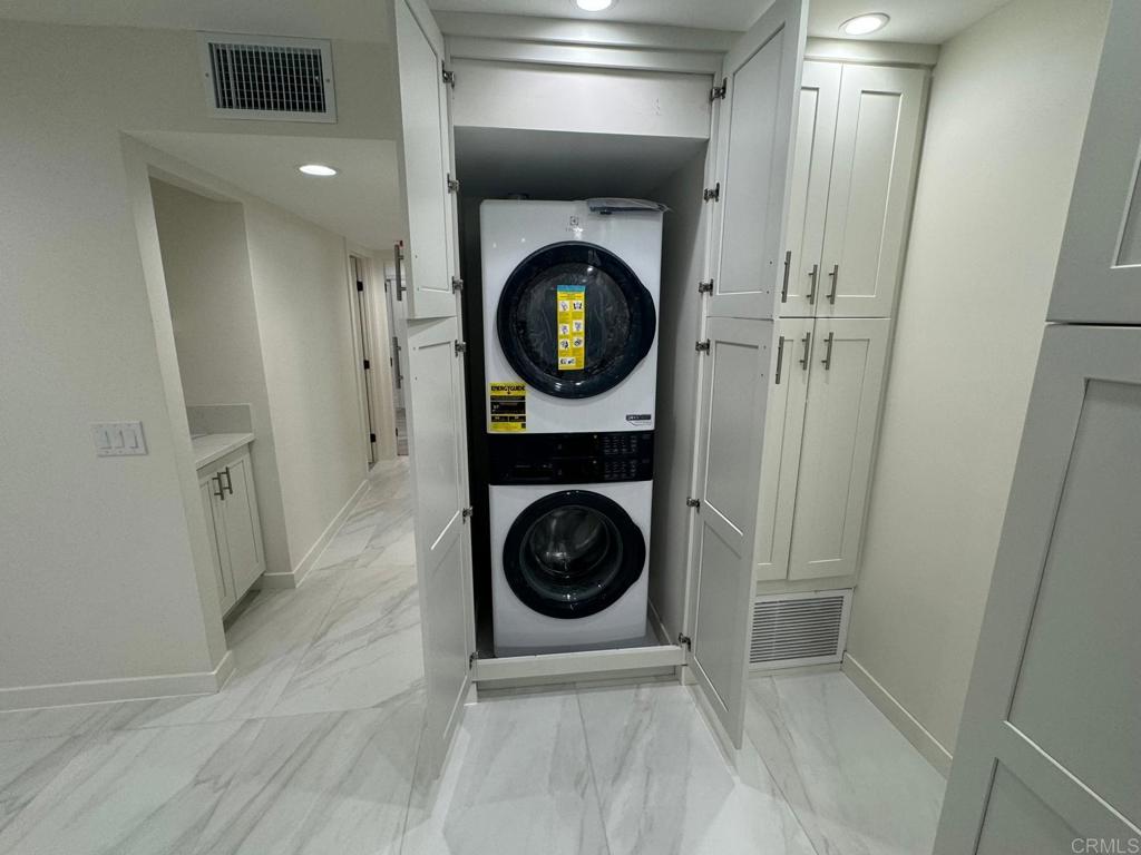 4566 Cove Drive, Unit D Carlsbad, CA 92008 - Photo 3 of 20