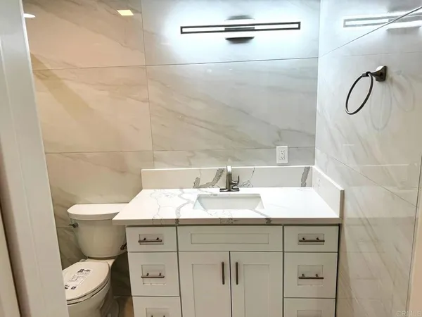 $3,049 | 4566 Cove Drive, Unit D, Carlsbad, CA 92008