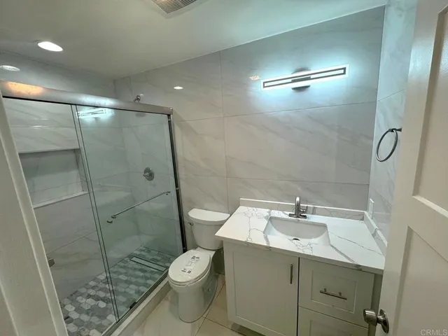 $3,050 | 4566 Cove Drive, Unit D, Carlsbad, CA 92008