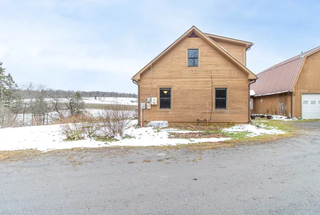 $390,000 | 199 Hardwick Farms Road, Hardwick, VT 05836