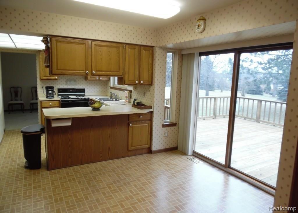 720 Shelley Drive Rochester, MI 48307 - Photo 10 of 23 Breakfast Nook
