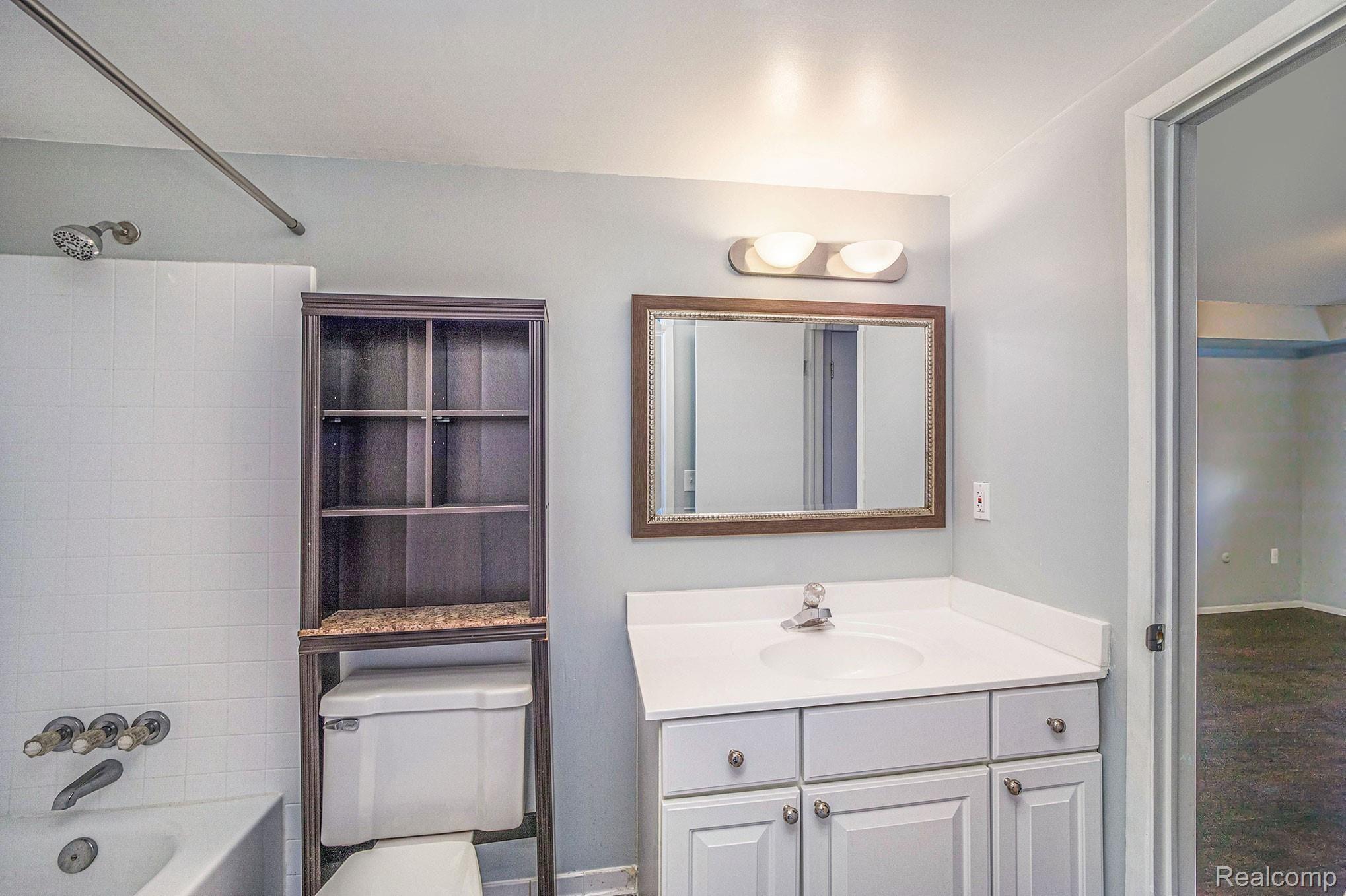1683 Riverside Drive Rochester, MI 48309 - Photo 12 of 23 017A4682.jpg