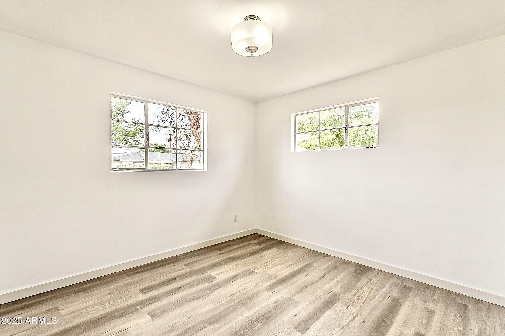 2150 West State Avenue Phoenix, AZ 85021 - Photo 21 of 32 an empty room with a window