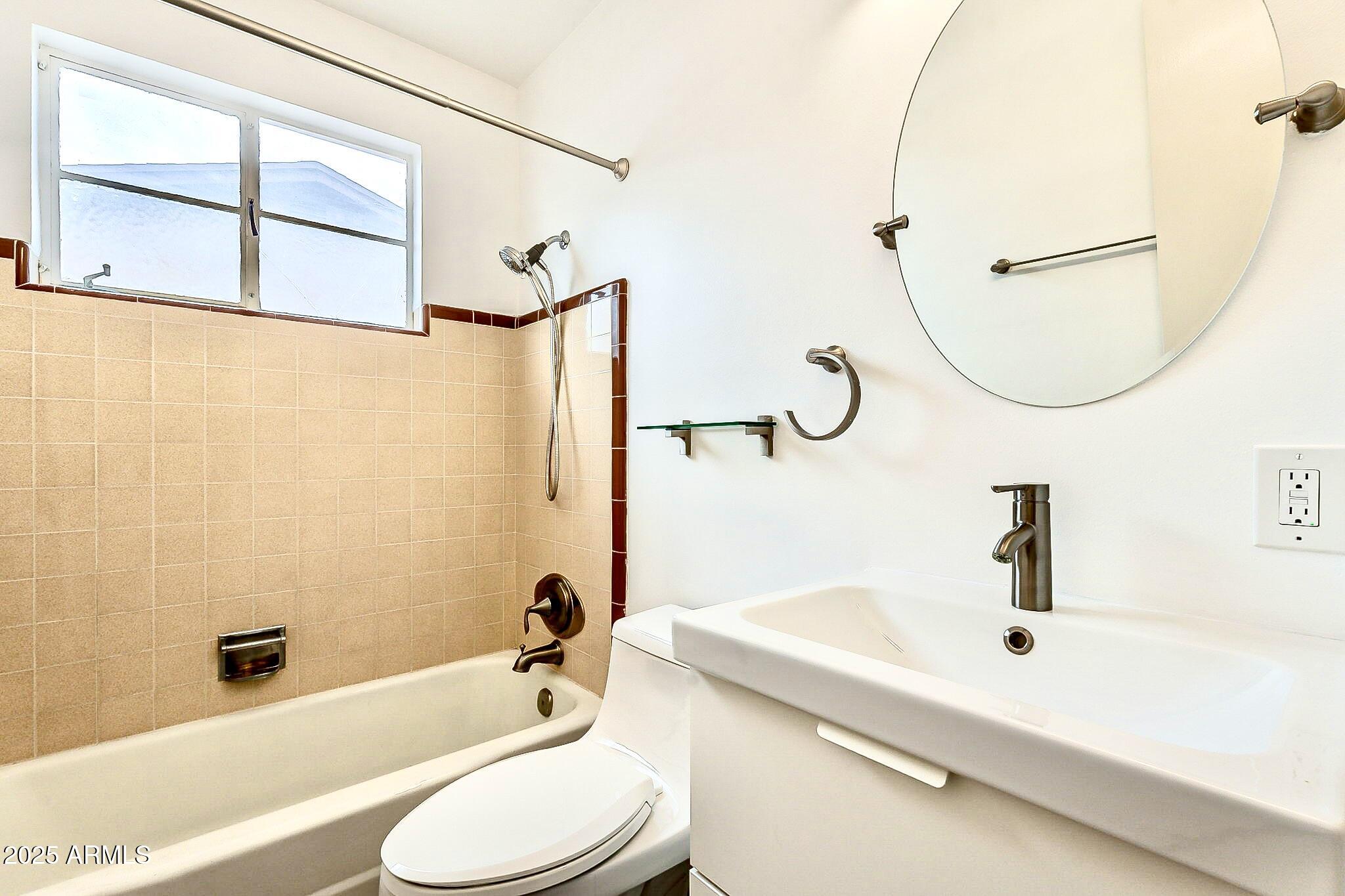 2150 West State Avenue Phoenix, AZ 85021 - Photo 27 of 32 a bathroom with a sink a toilet and a bathtub