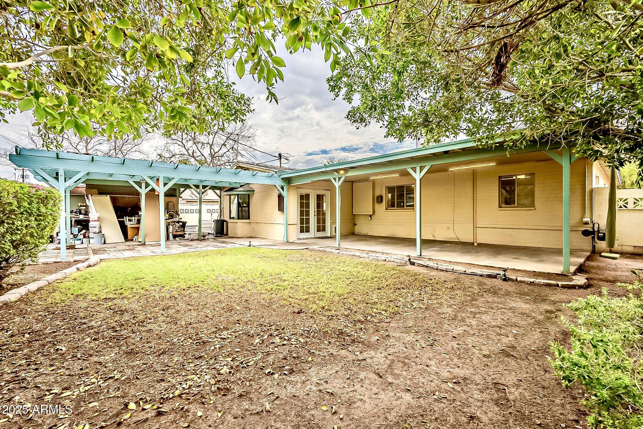2150 West State Avenue Phoenix, AZ 85021 - Photo 29 of 32 front view of a house with a big yard