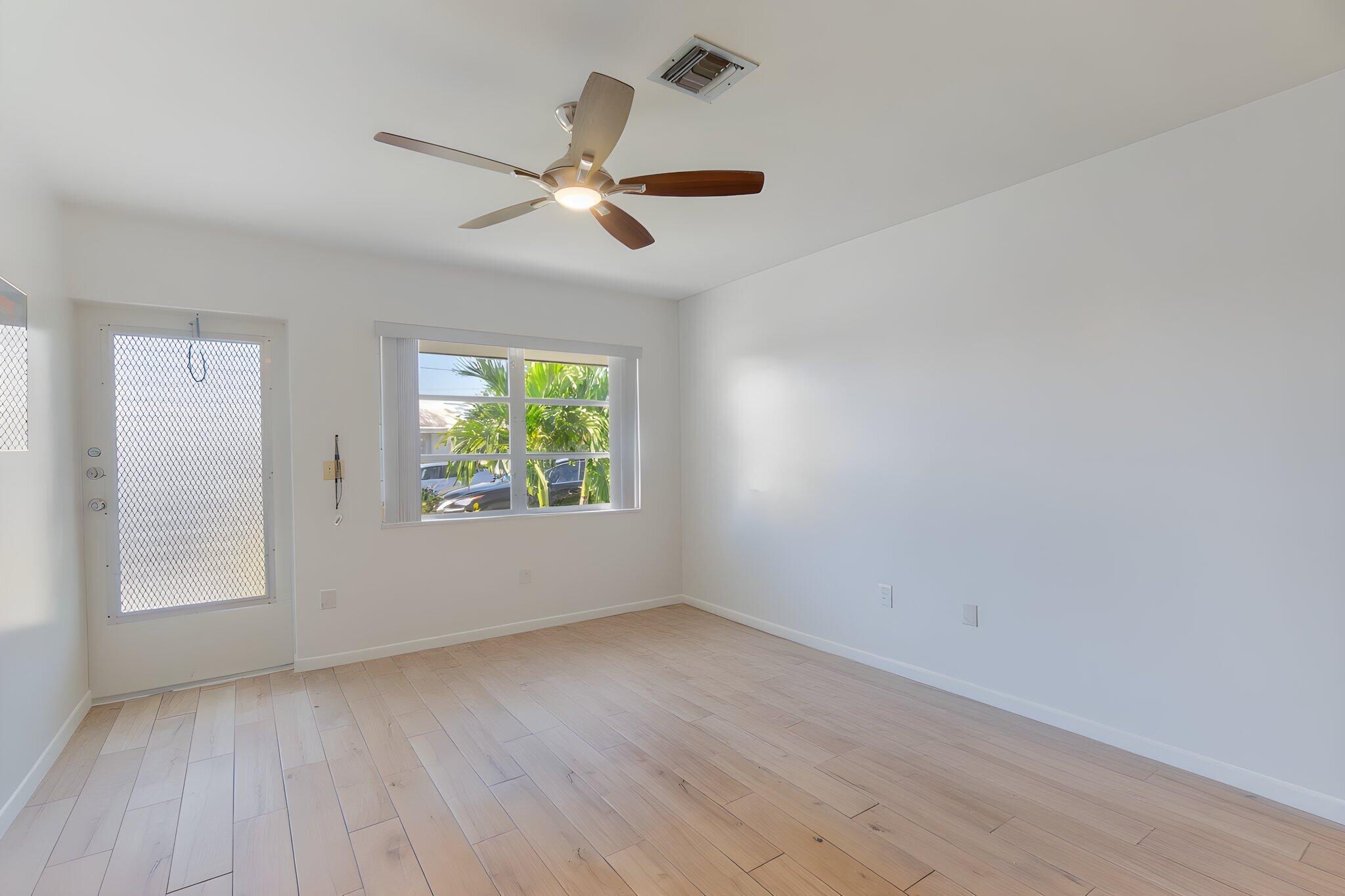 728 Ridge Road, Unit 30 Lantana, FL 33462 - Photo 38 of 42 6-web-or-mls-DSC09316 furniture removed