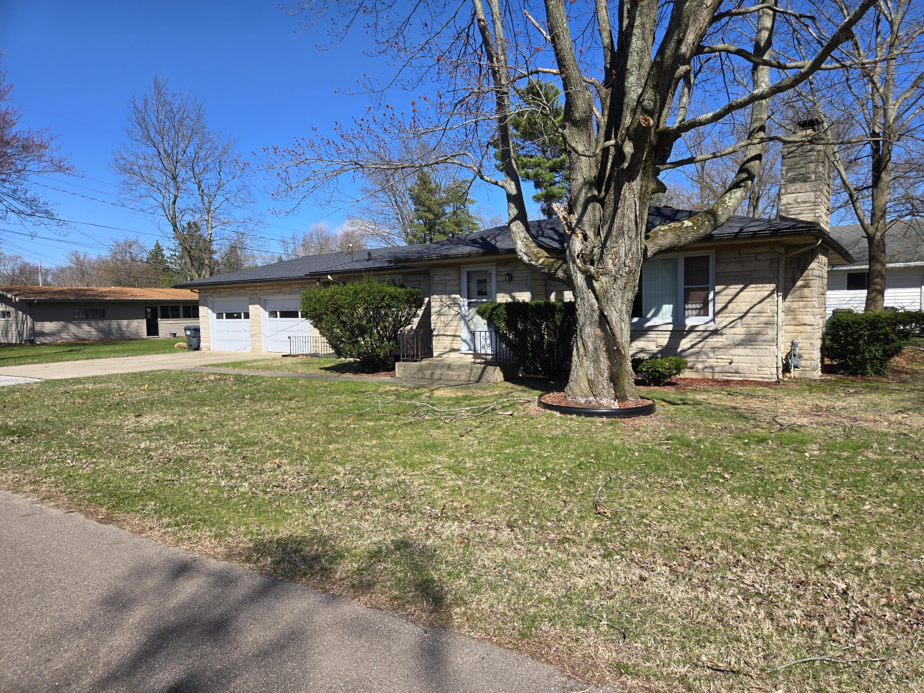 1547 Pontiac Road Benton Harbor, MI 49022 - Photo 3 of 9 20250408_161434 (1)