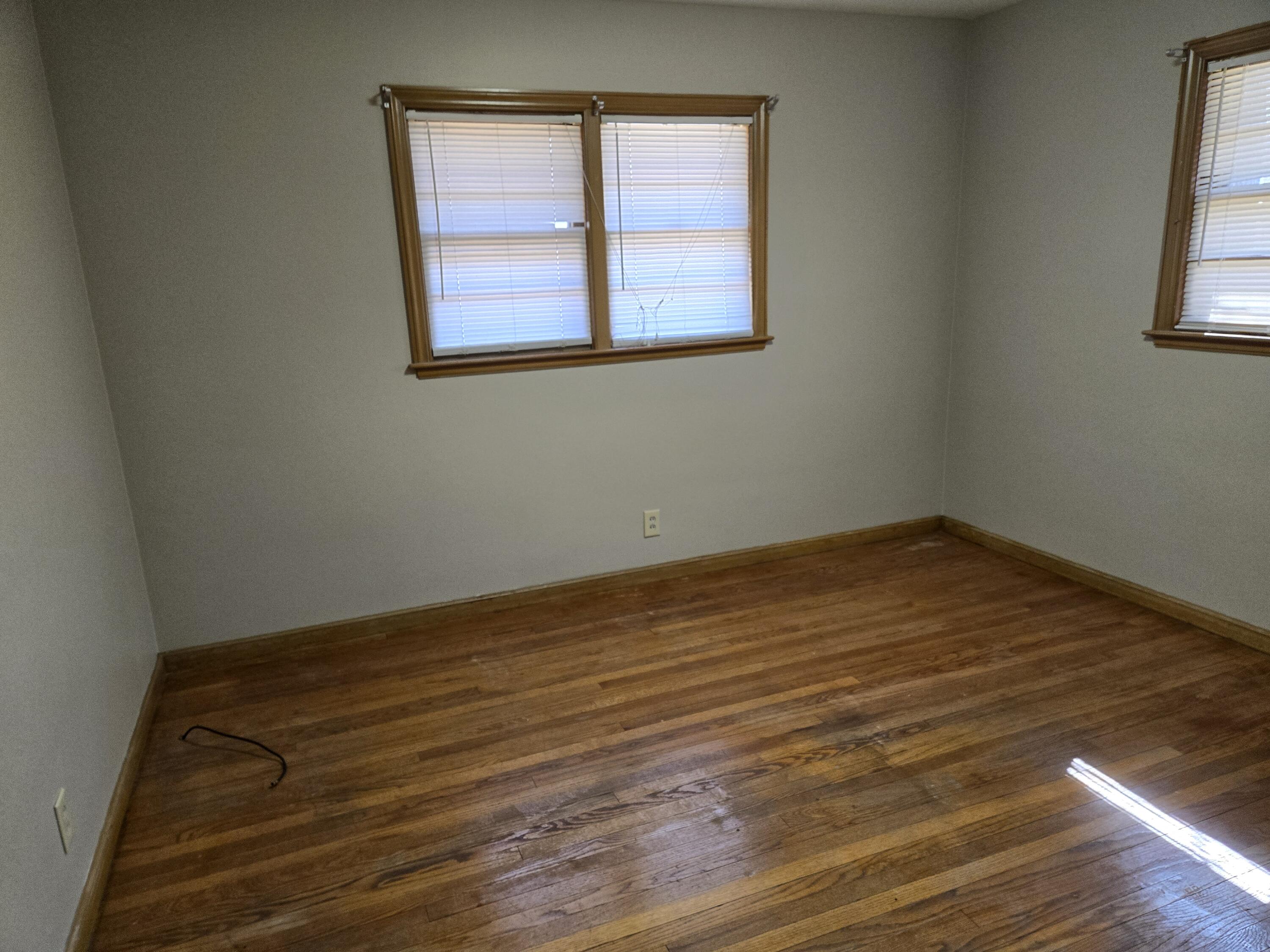 1547 Pontiac Road Benton Harbor, MI 49022 - Photo 5 of 9 20250313_123534 (4)