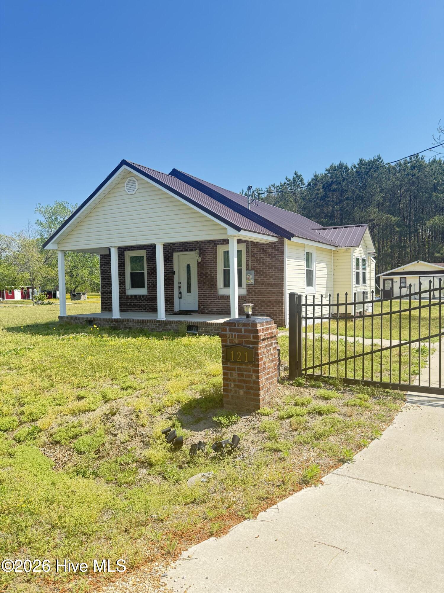 121 Storey Road, Unit B Murfreesboro, NC 27855 - Photo 2 of 36 IMG_8523