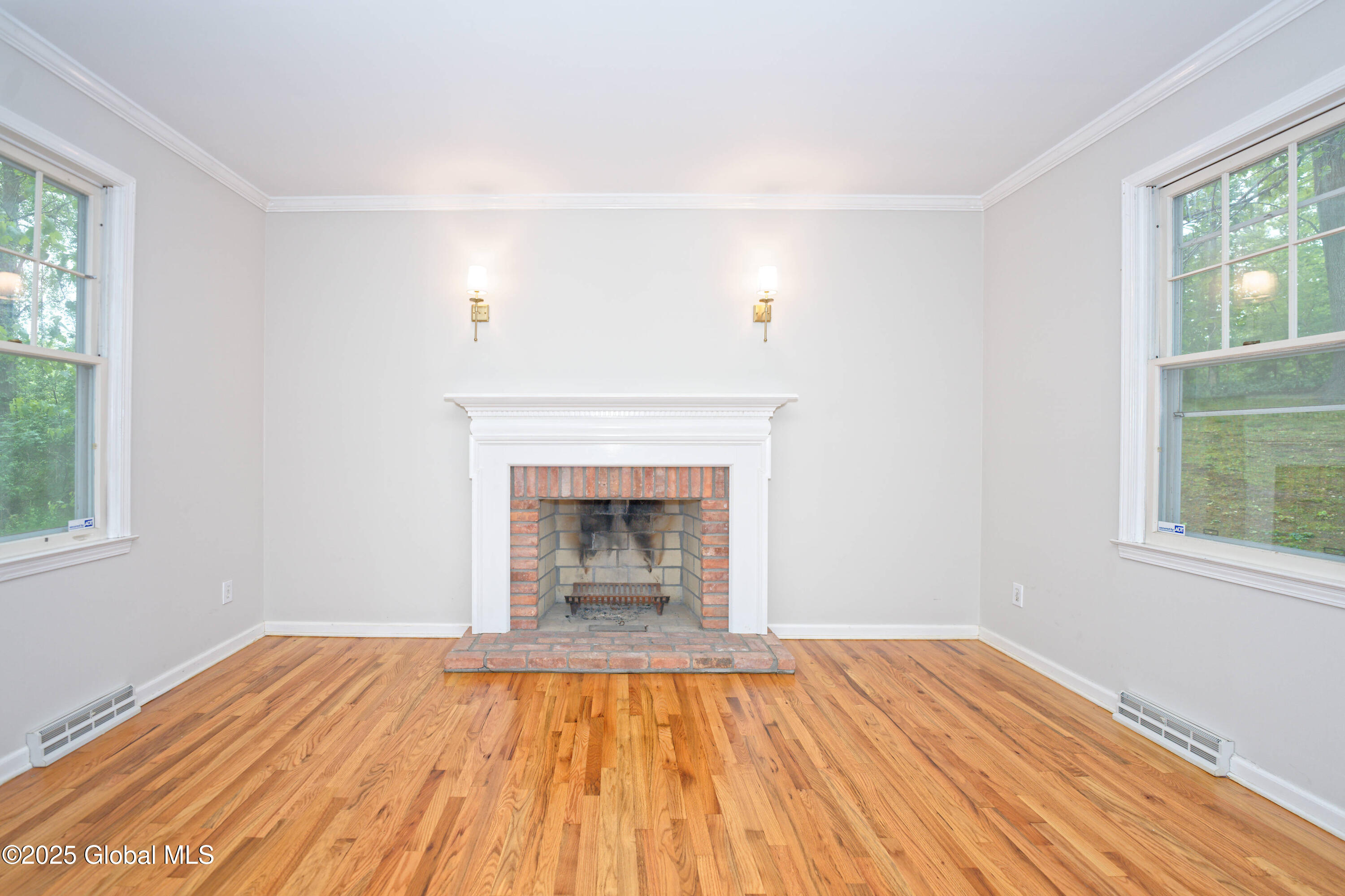 14 Birch Hill Road Albany, NY 12211 - Photo 6 of 58 2 Livingroom 5