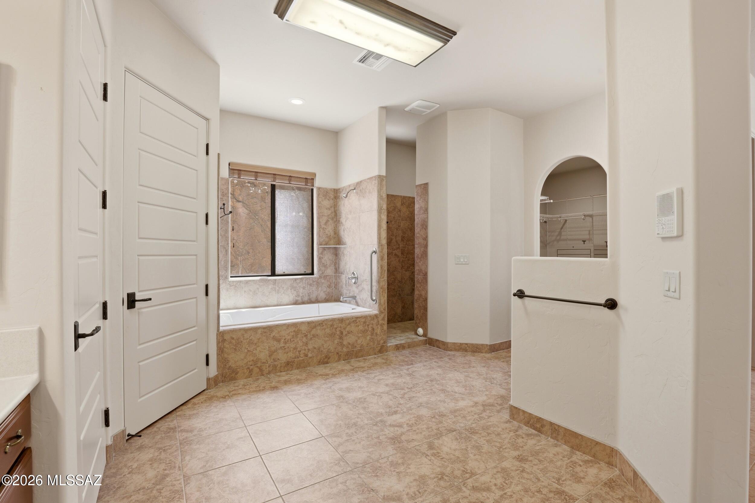 6331 West Trails End Road Tucson, AZ 85745 - Photo 15 of 41 a view of an empty room