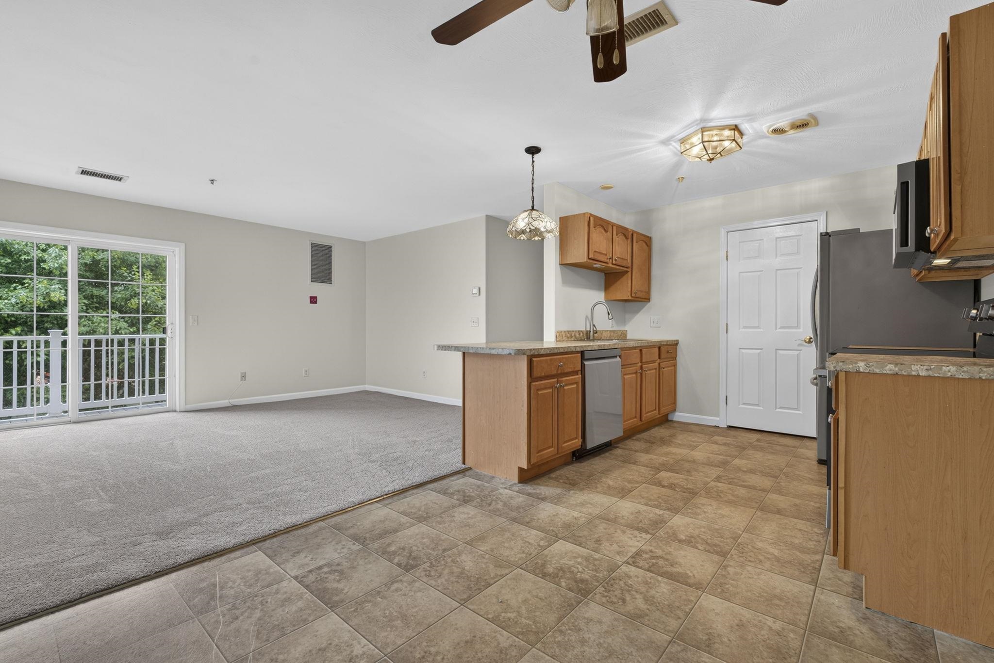 65 Fordway Extension, Unit 202 Derry, NH 03038 - Photo 8 of 32