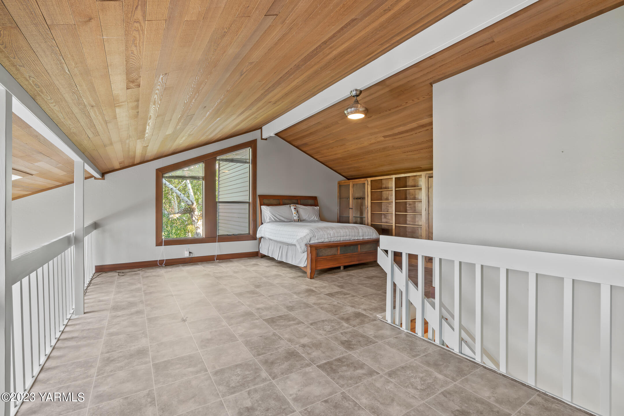 291 Orchard Street Yakima, WA 98908 - Photo 13 of 35 a view of a house with a balcony