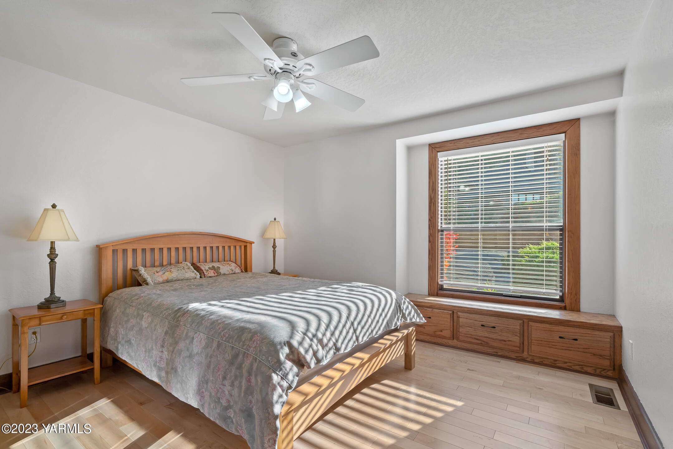 291 Orchard Street Yakima, WA 98908 - Photo 14 of 35 a bedroom with a bed and a window