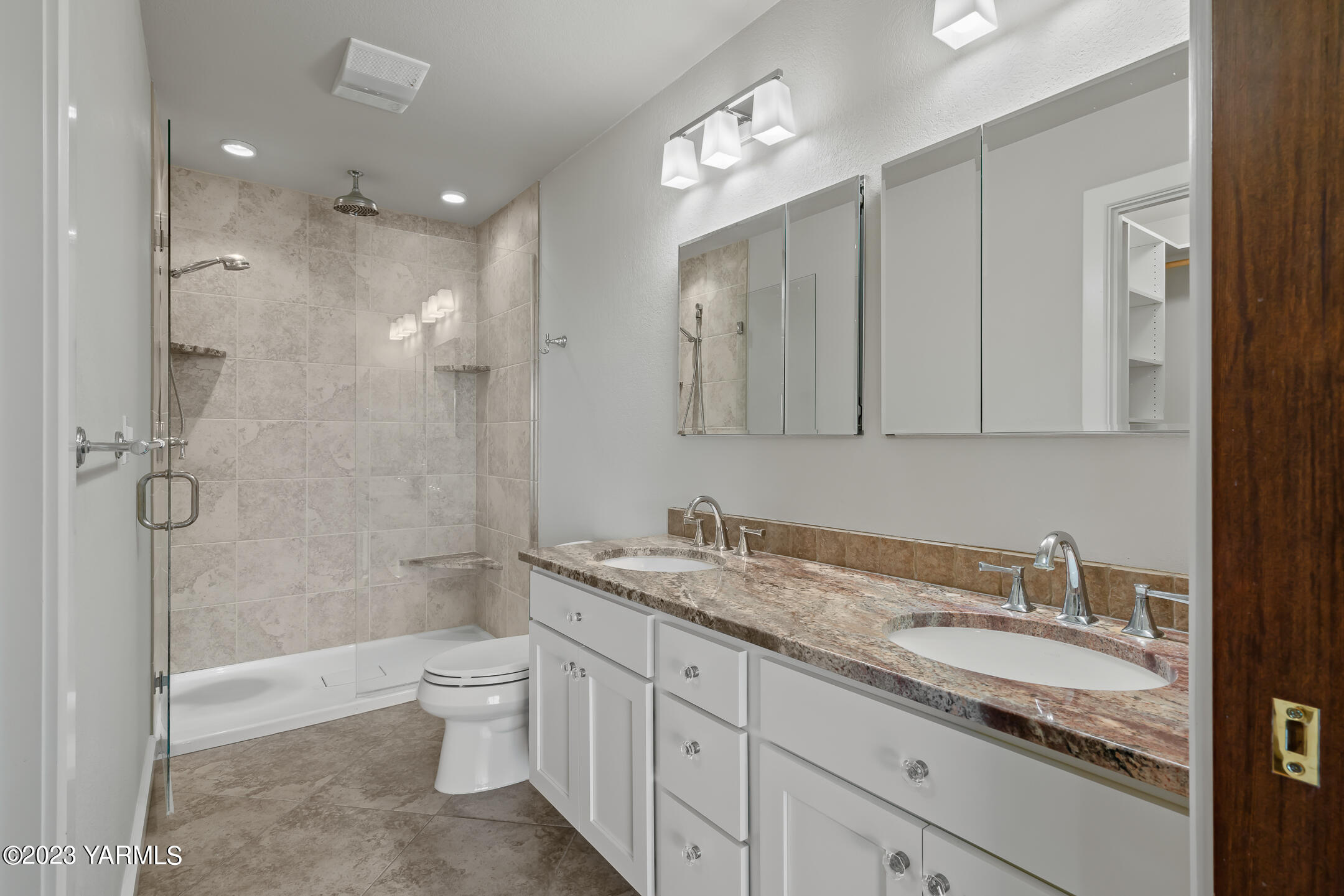 291 Orchard Street Yakima, WA 98908 - Photo 19 of 35 a bathroom with a granite countertop sink a toilet and shower