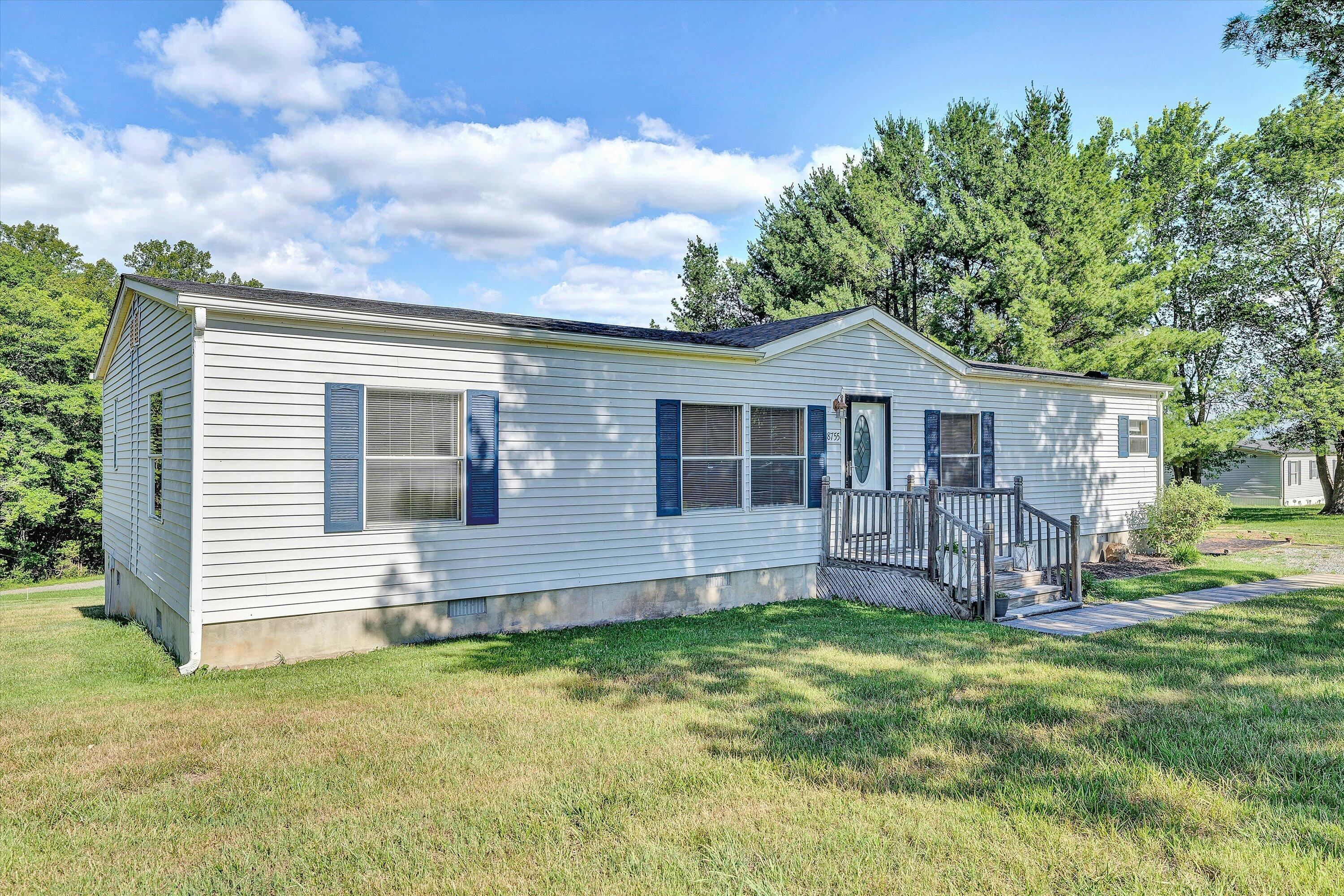 8755 Rocky Ford Road Moneta, VA 24121 - Photo 3 of 37 03-DSC04945