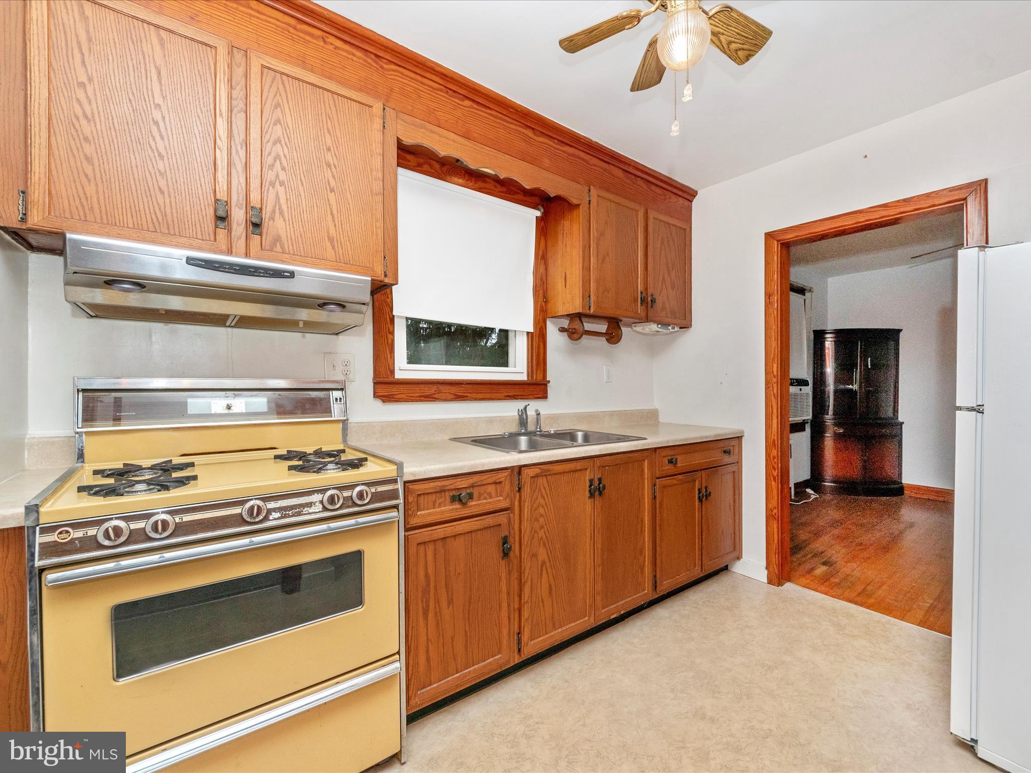 441 Shipley Road Linthicum Heights, MD 21090 - Photo 11 of 51 Kitchen