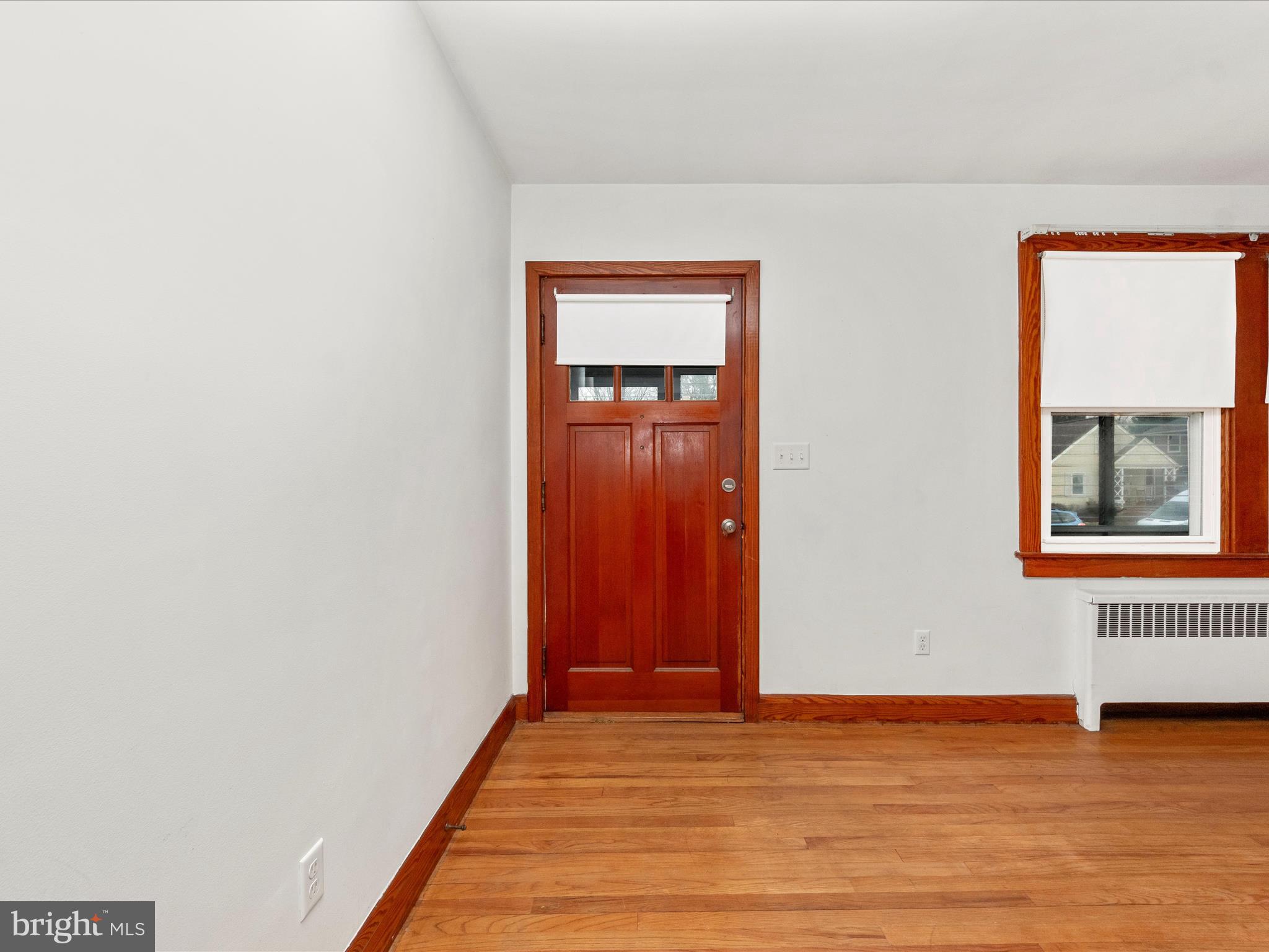 441 Shipley Road Linthicum Heights, MD 21090 - Photo 2 of 51 Foyer