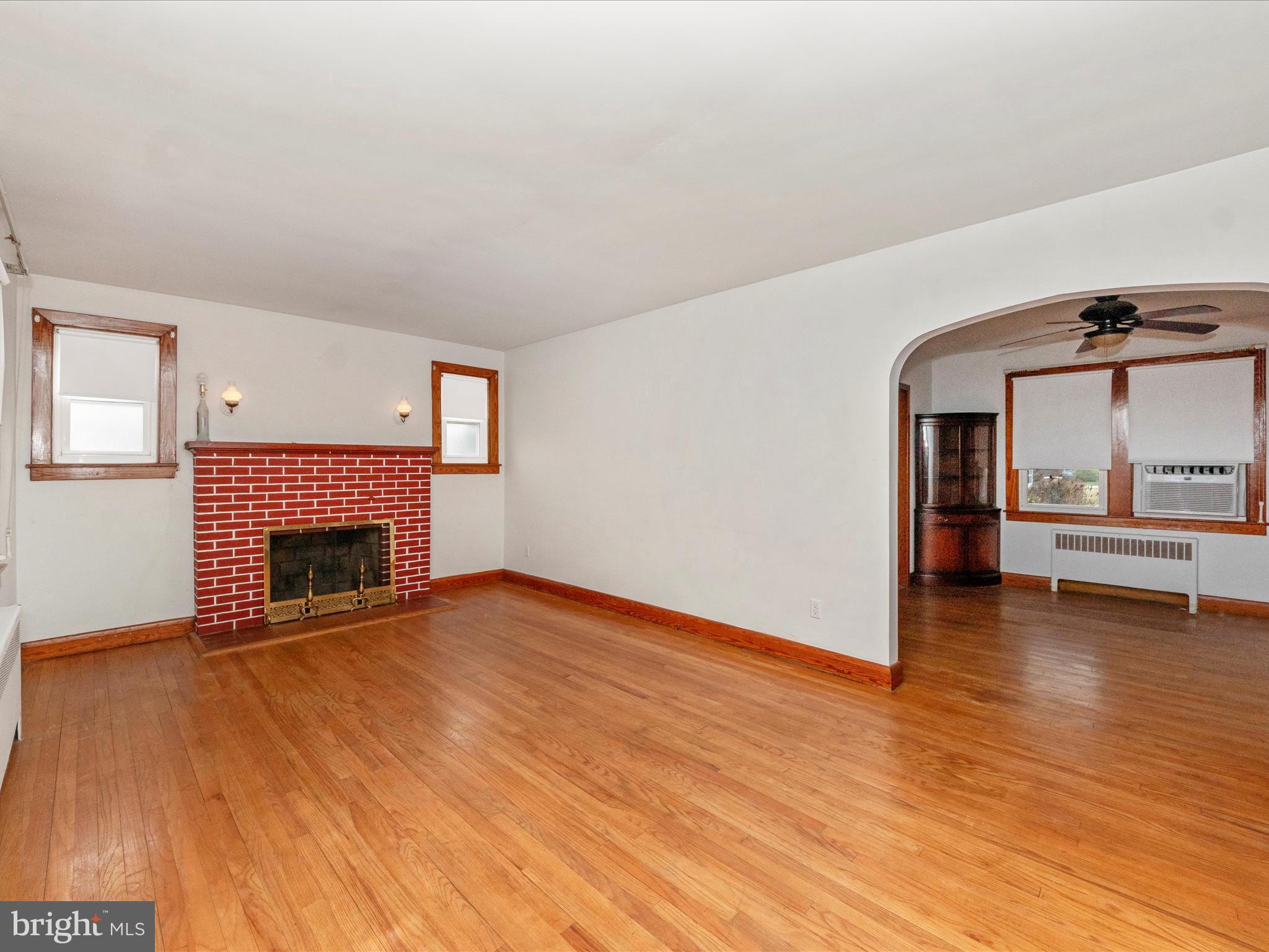 441 Shipley Road Linthicum Heights, MD 21090 - Photo 3 of 51 Living Room