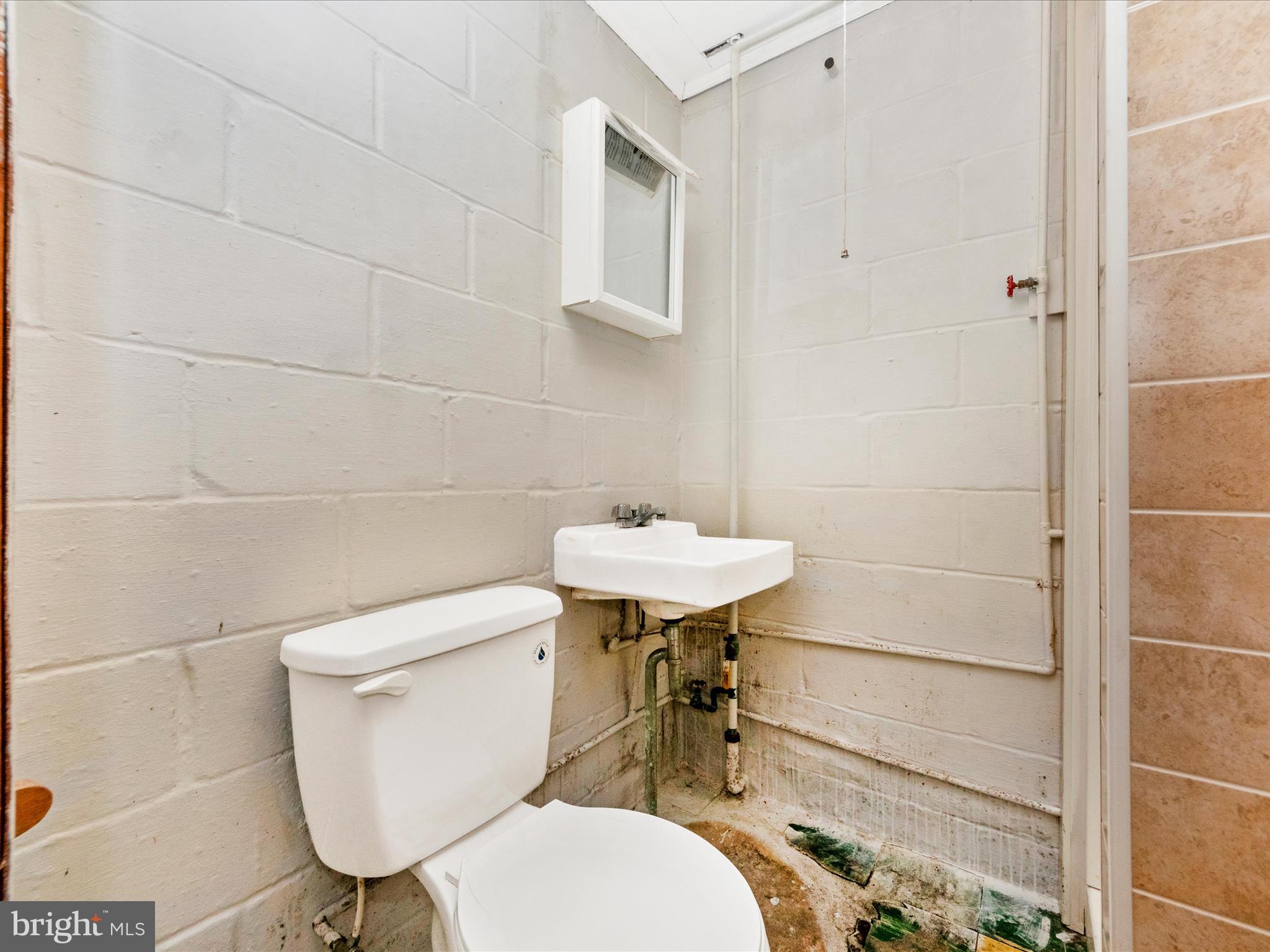 441 Shipley Road Linthicum Heights, MD 21090 - Photo 33 of 51 Bathroom 2