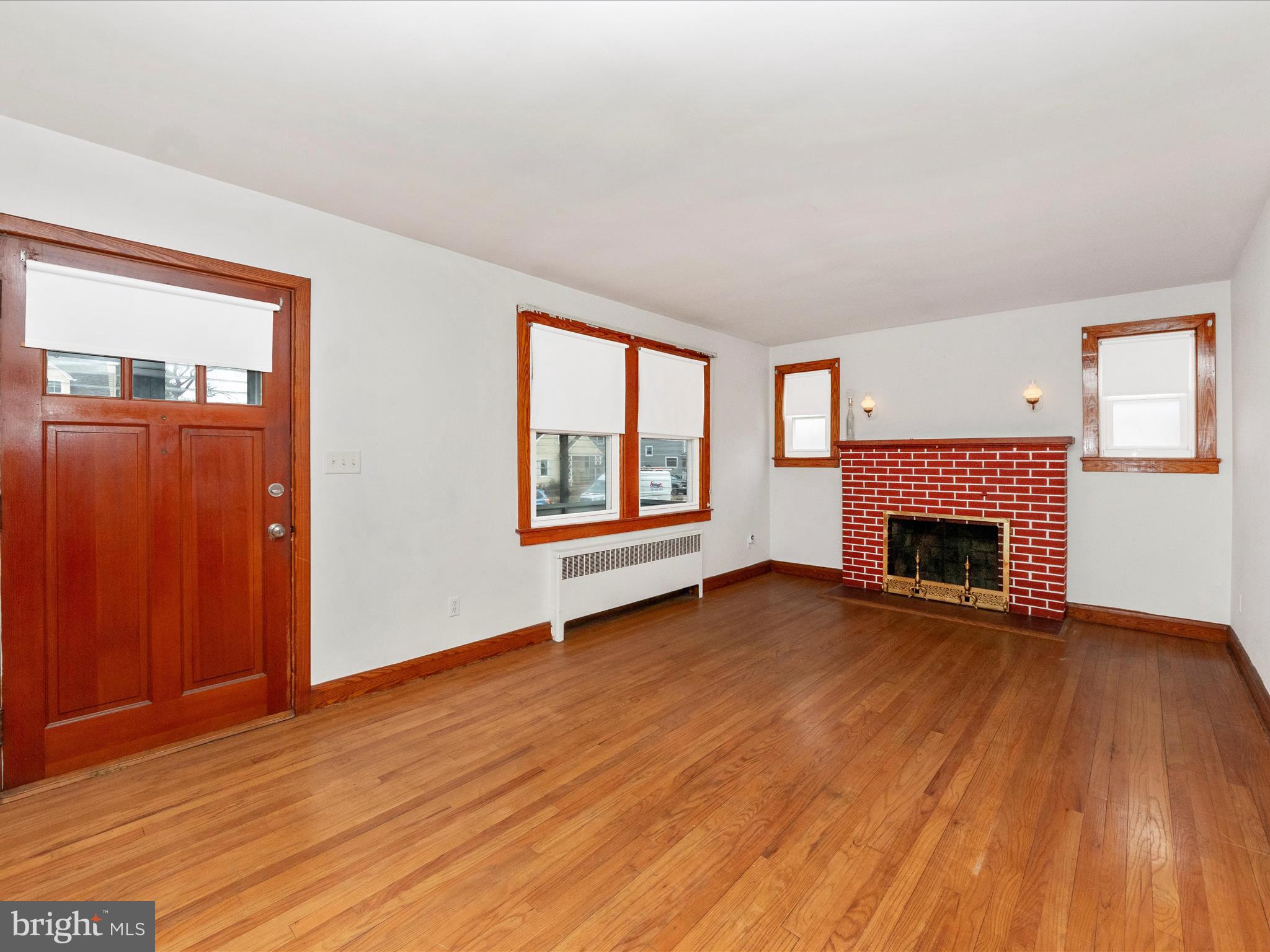 441 Shipley Road Linthicum Heights, MD 21090 - Photo 4 of 51 Living Room