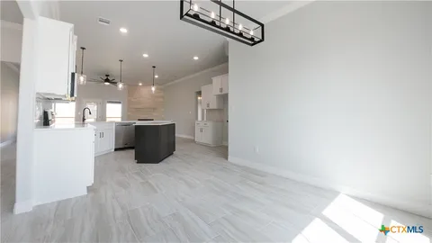 $448,900 | 1321 Red Rock Road, Hewitt, TX 76643