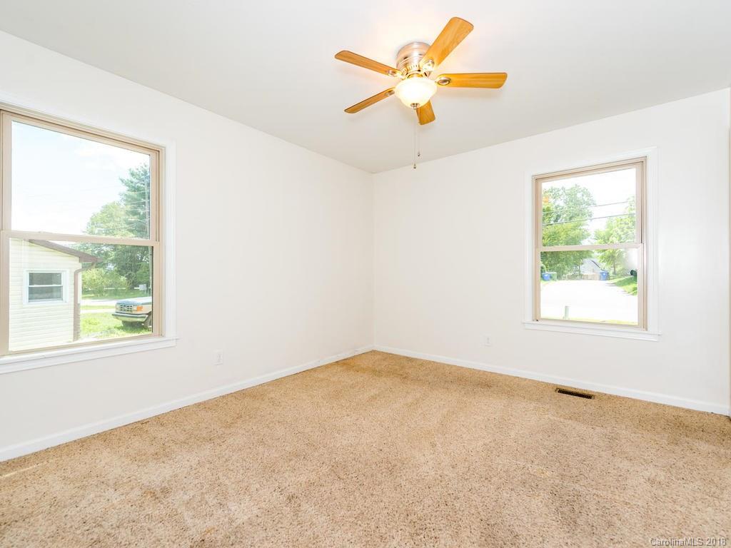 351 Deaverview Road Asheville, NC 28806 - Photo 14 of 33 Gallery Image 14