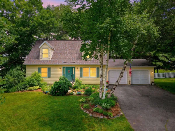$499,000 | 152 Cross Street, Hartford, VT 05001