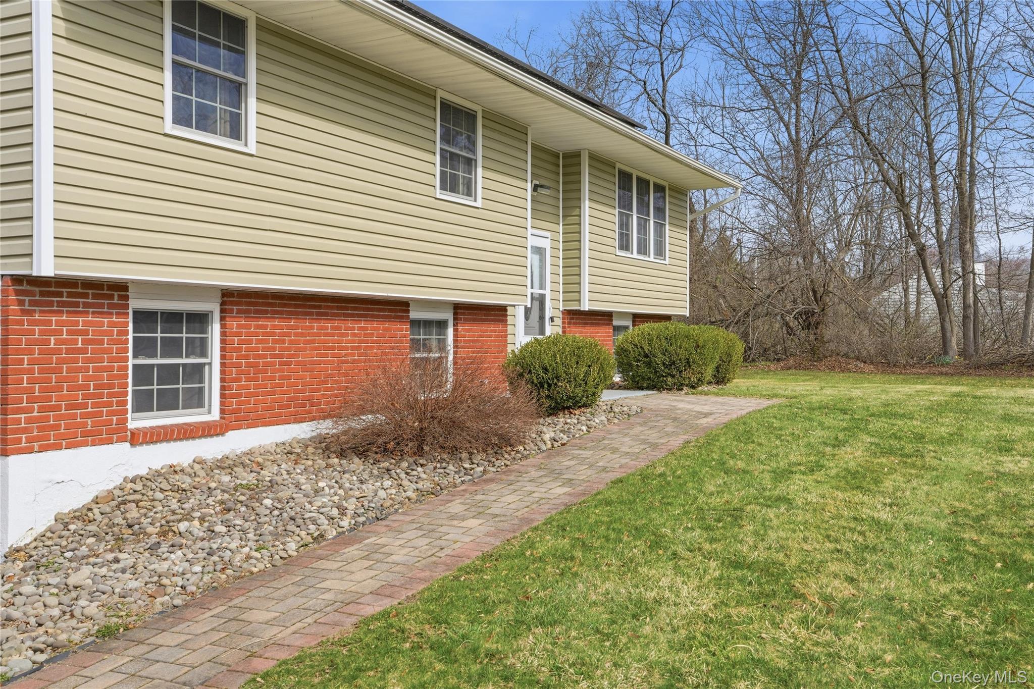 227 Lakeside Road Newburgh, NY 12550 - Photo 4 of 42