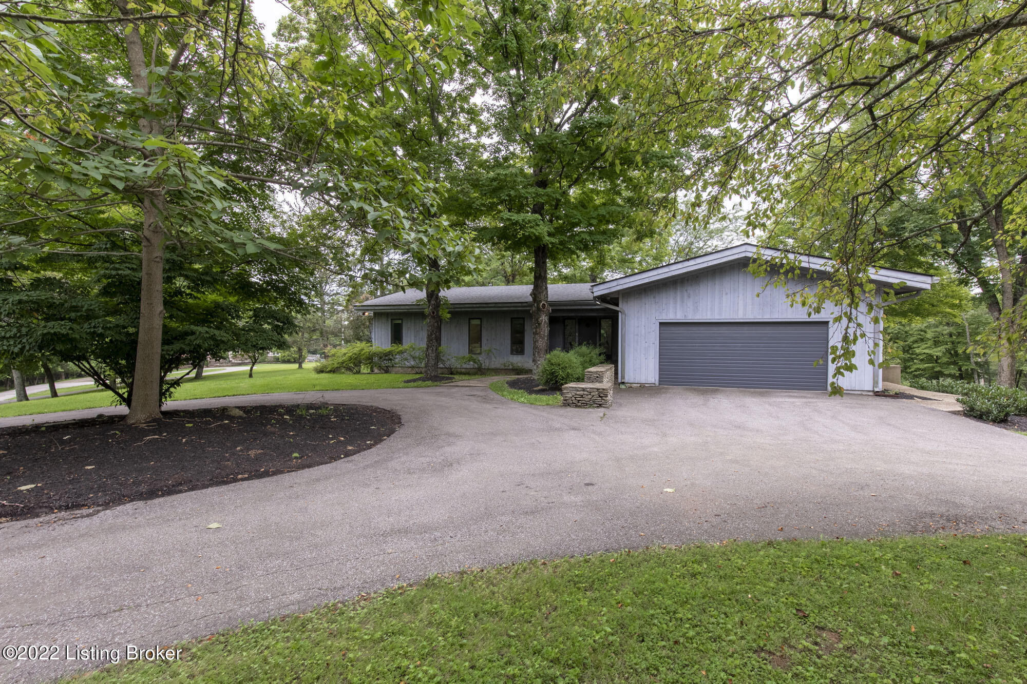 17208 Creek Ridge Road Louisville, KY 40245 - Photo 4 of 65 circular driveway and 2 car garage