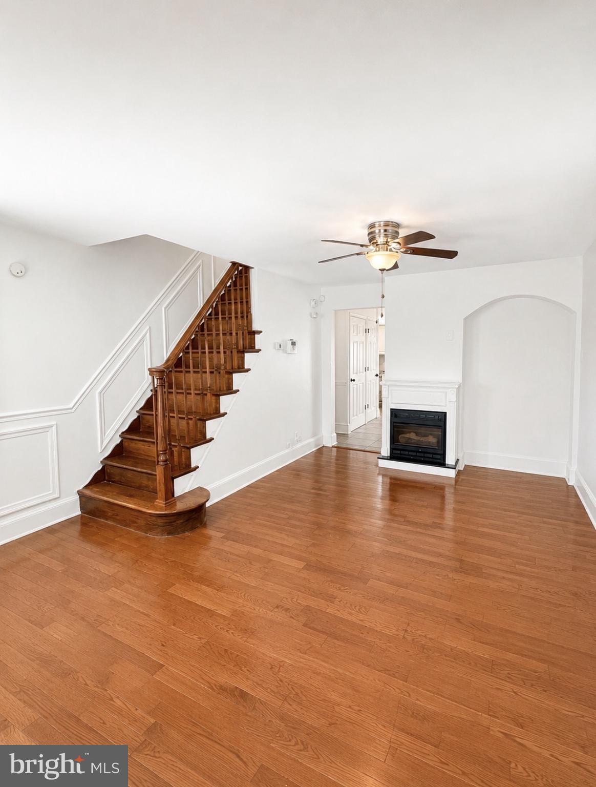 22 Balligomingo Road Conshohocken, PA 19428 - Photo 2 of 27 Entry into Living/Dining
