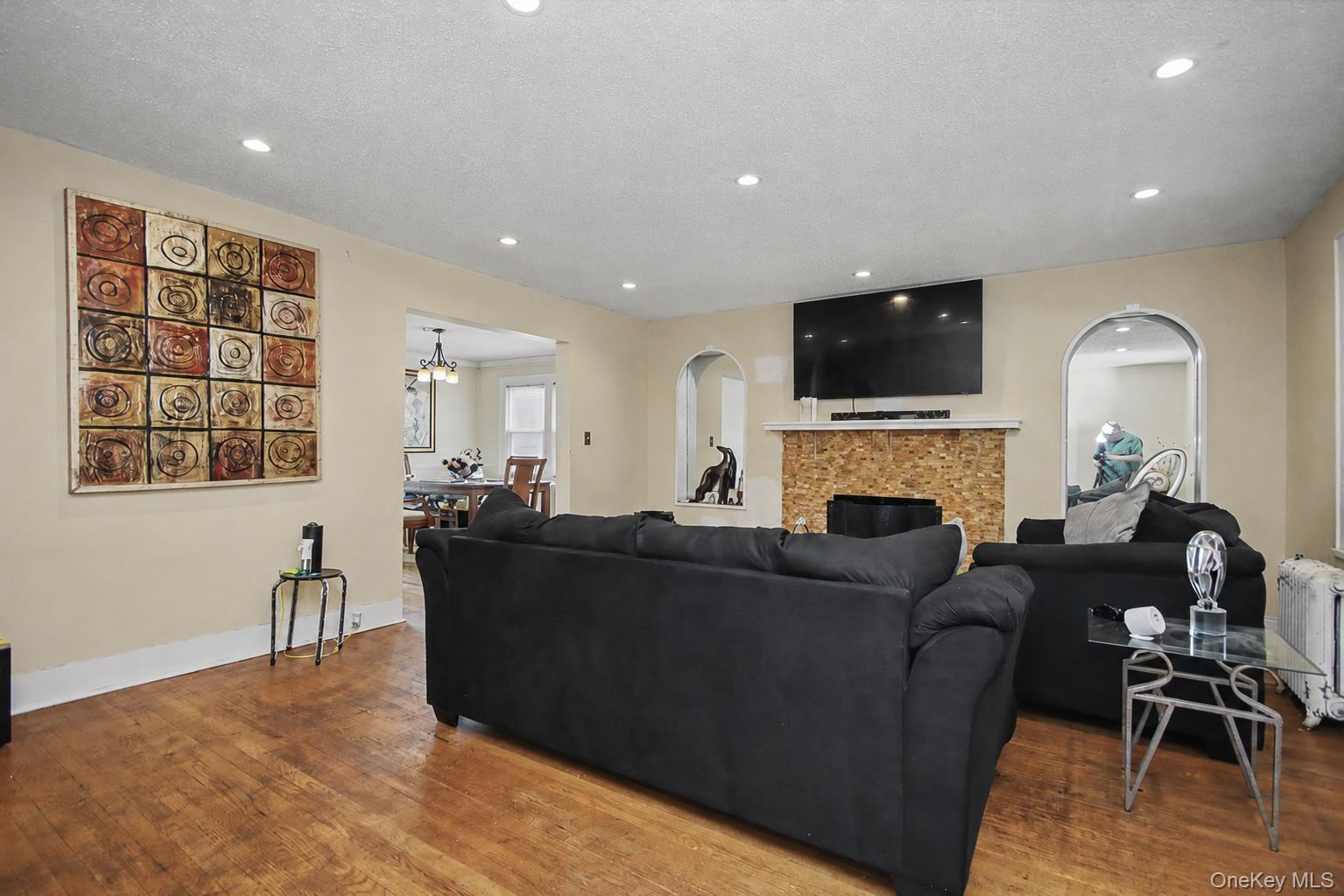 280 West Post Road White Plains, NY 10606 - Photo 6 of 21 Virtually staged, clutter has been removed.