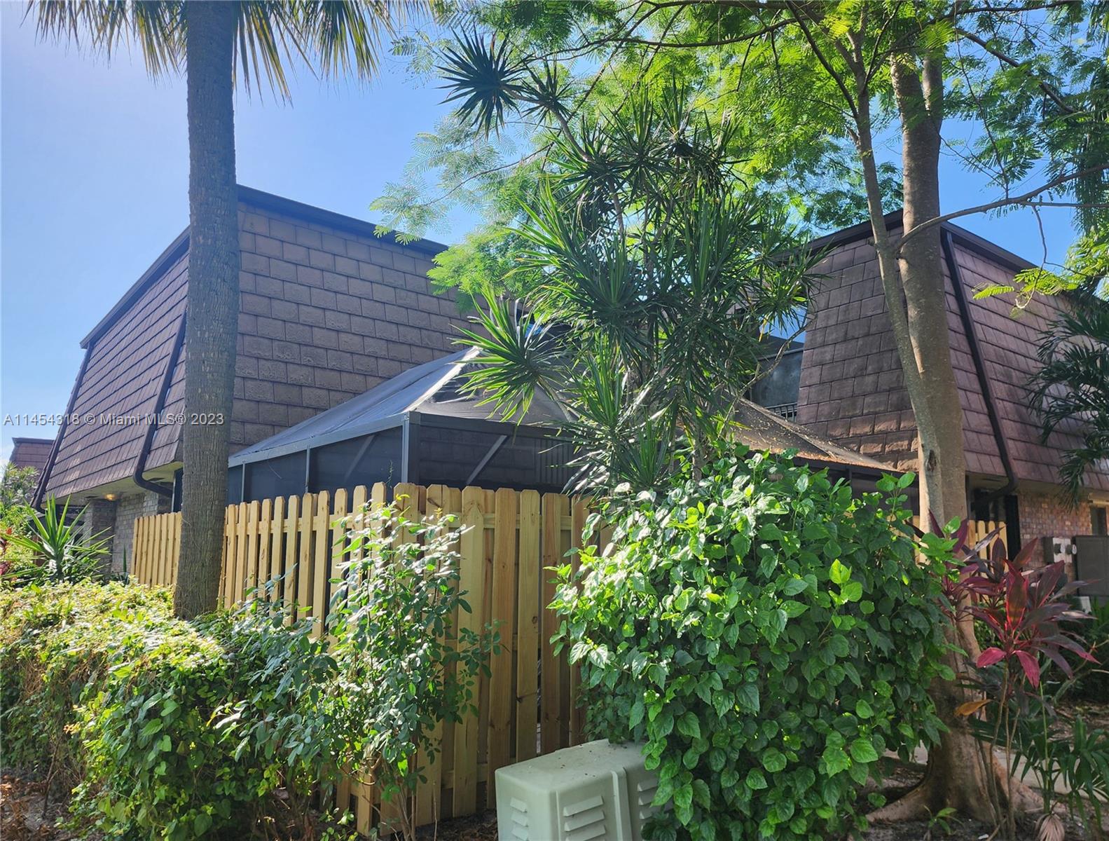 7753 Courtyard Run West, Unit 7753 Boca Raton, FL 33433 - Photo 1 of 15 a backyard of a house with lots of green space