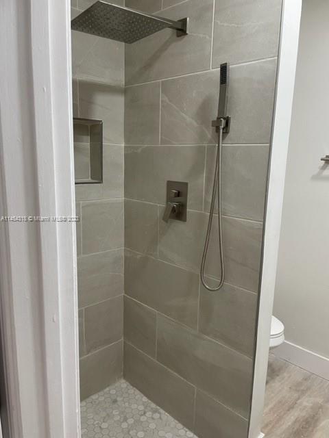 7753 Courtyard Run West, Unit 7753 Boca Raton, FL 33433 - Photo 11 of 15 a bathroom with a glass shower door