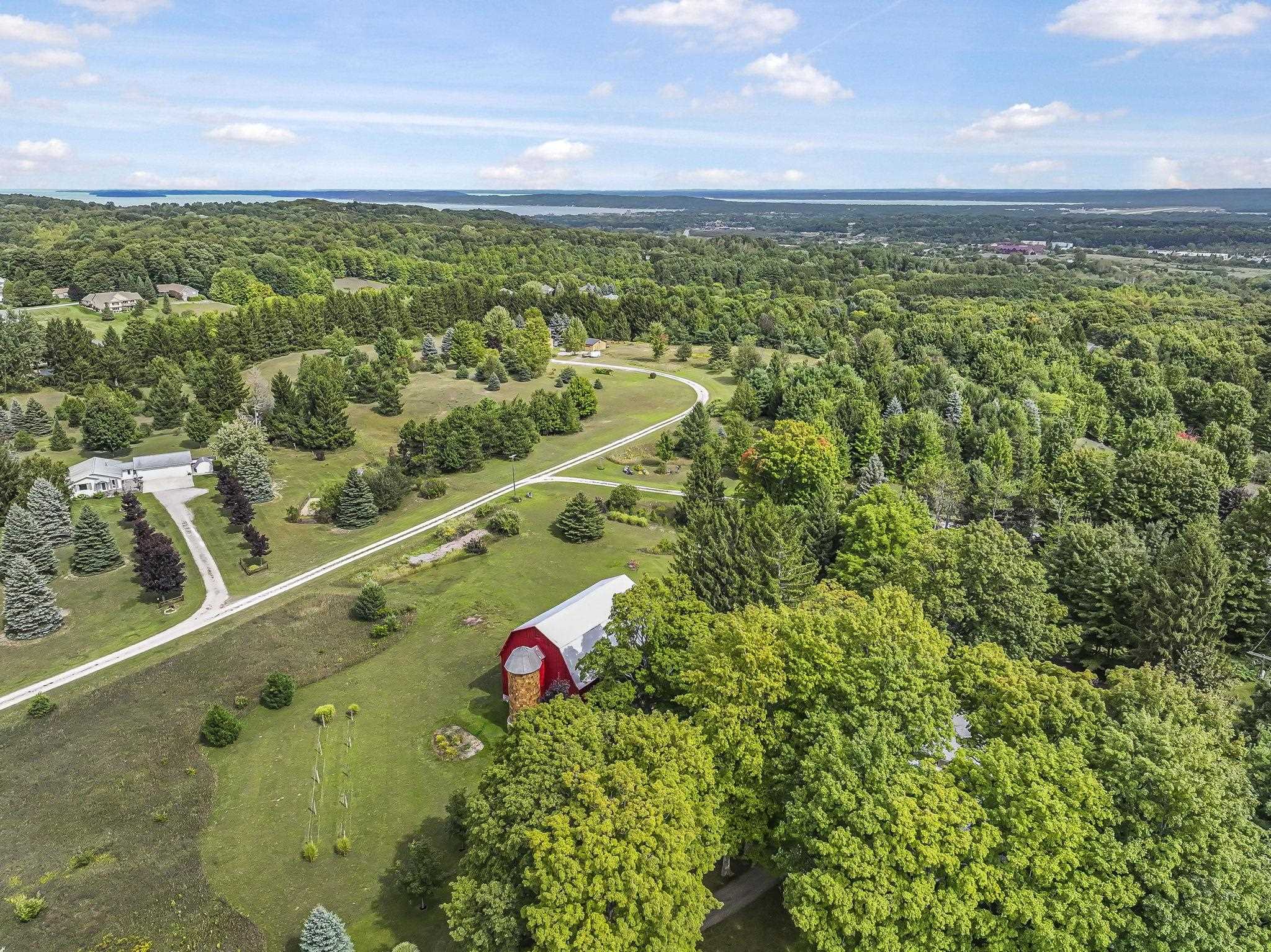 3312 Zimmerman Road Traverse City, MI 49685 - Photo 7 of 66 1942868-3F6882B5-52FC-4F9A-857D-EDDAF7F7C12A.JPG