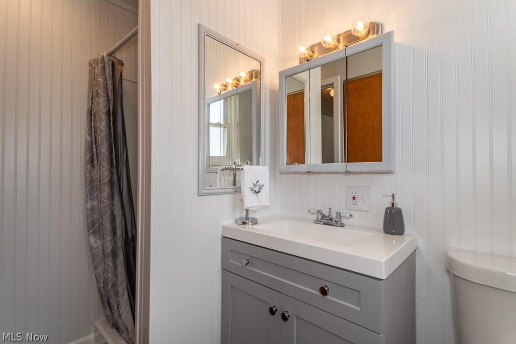 1641 Roselawn Road Cleveland, OH 44124 - Photo 12 of 29 Gallery Image 12