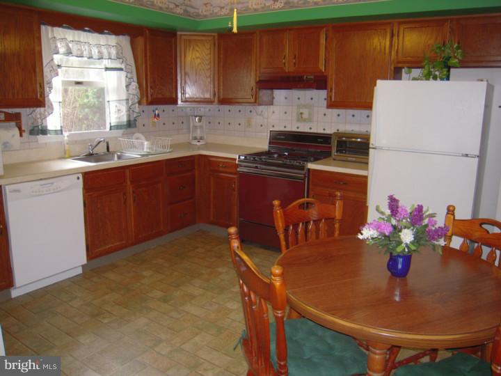 1764 Acorn Drive Sinking Spring, PA 19608 - Photo 5 of 17 Gallery Image 5
