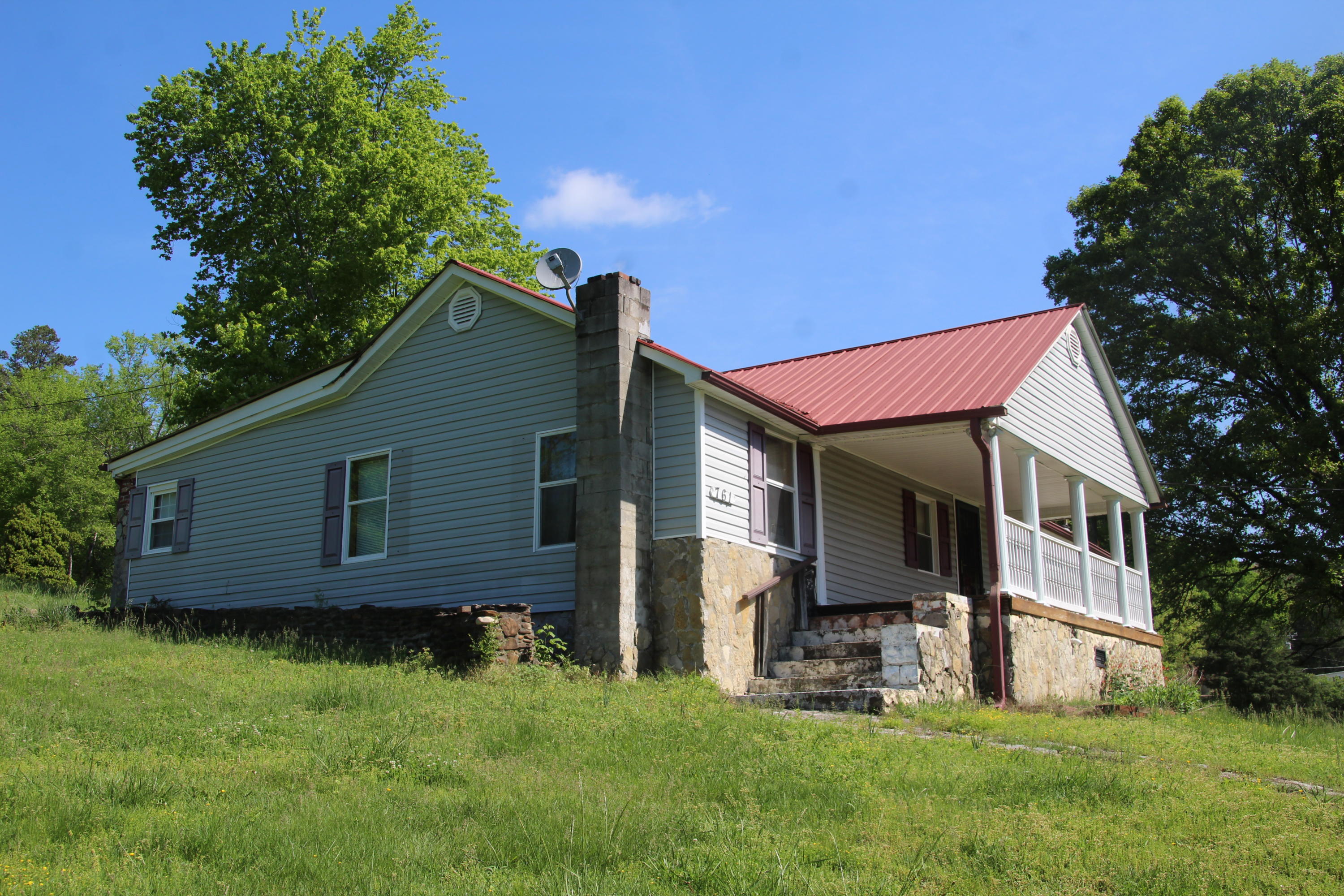 761 Offutt Road Clinton, TN 37716 - Photo 2 of 21 IMG_3437