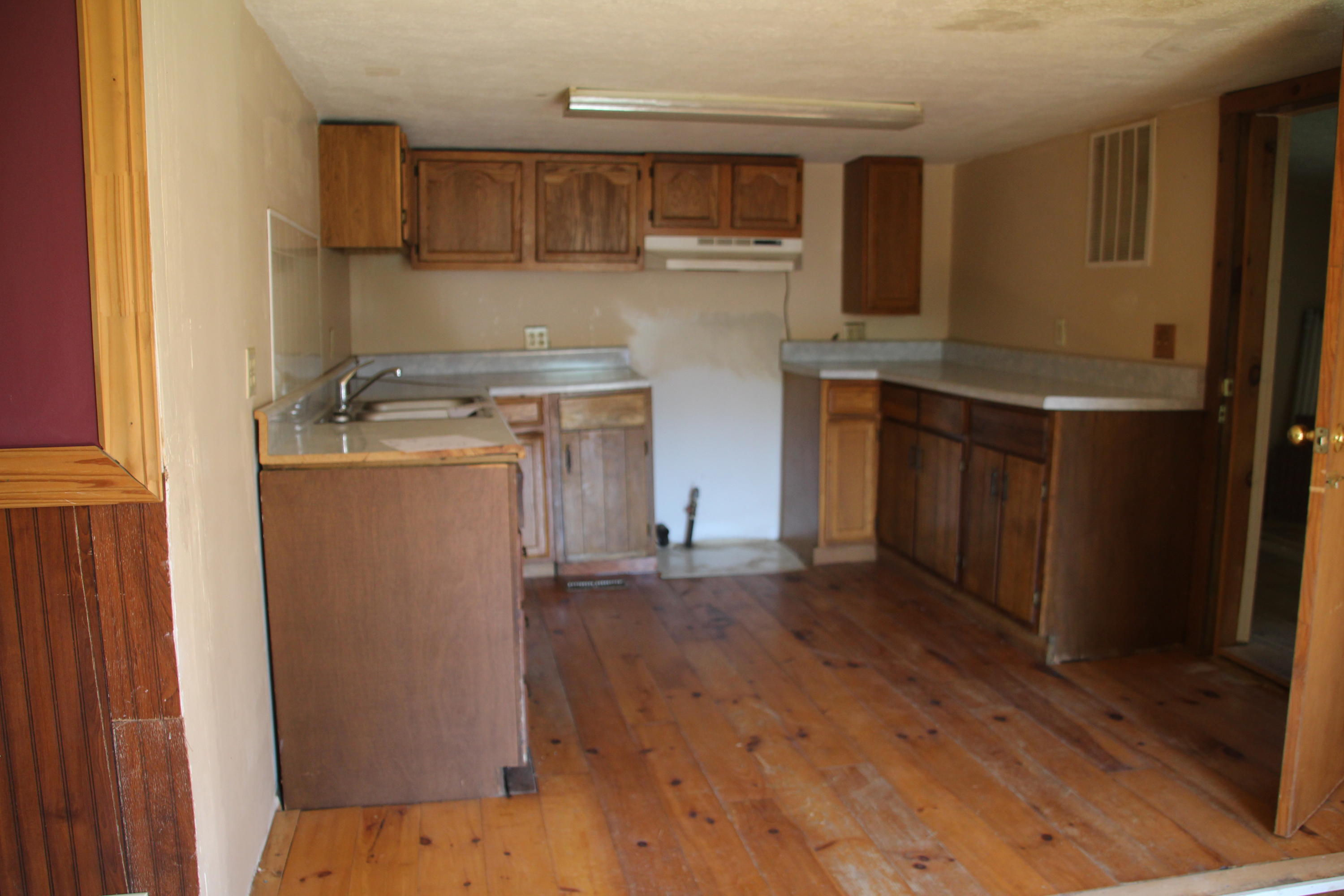 761 Offutt Road Clinton, TN 37716 - Photo 13 of 21 IMG_3452