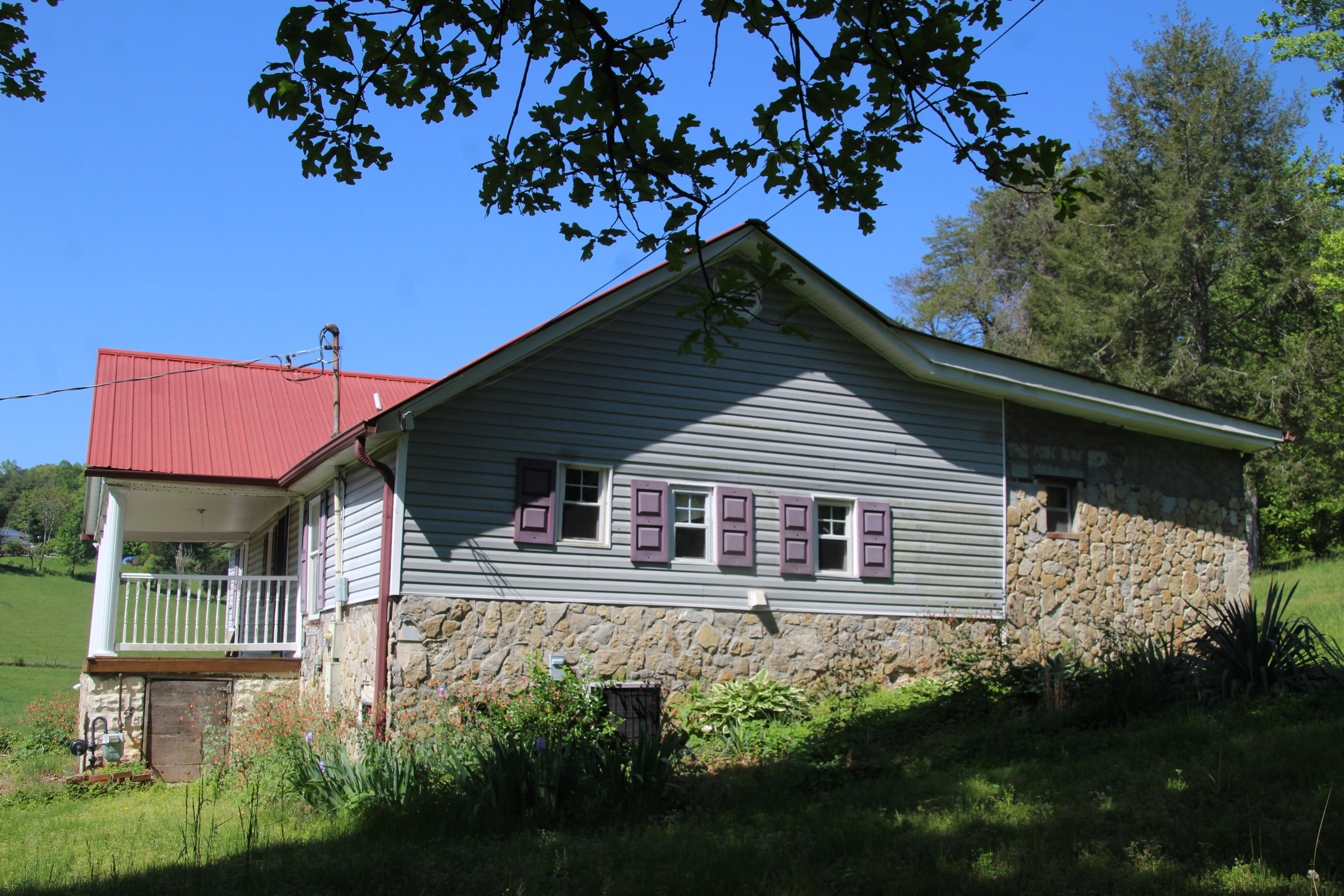761 Offutt Road Clinton, TN 37716 - Photo 3 of 21 IMG_3438