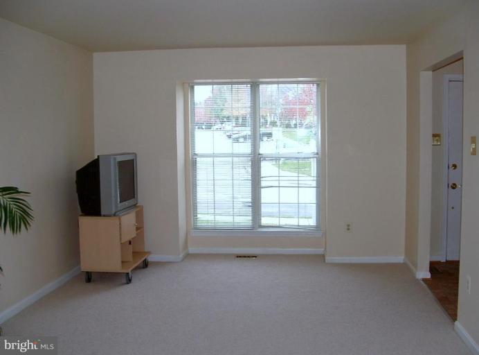 141 Gentlebrook Road Owings Mills, MD 21117 - Photo 2 of 16 Living Room
