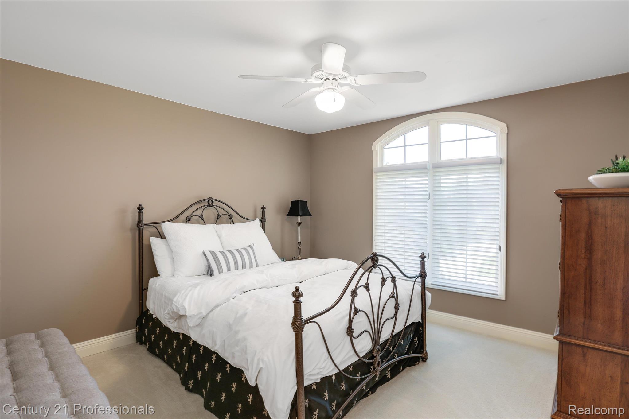 2104 Mapleridge Road Rochester, MI 48309 - Photo 27 of 65 Guest bedroom with front view