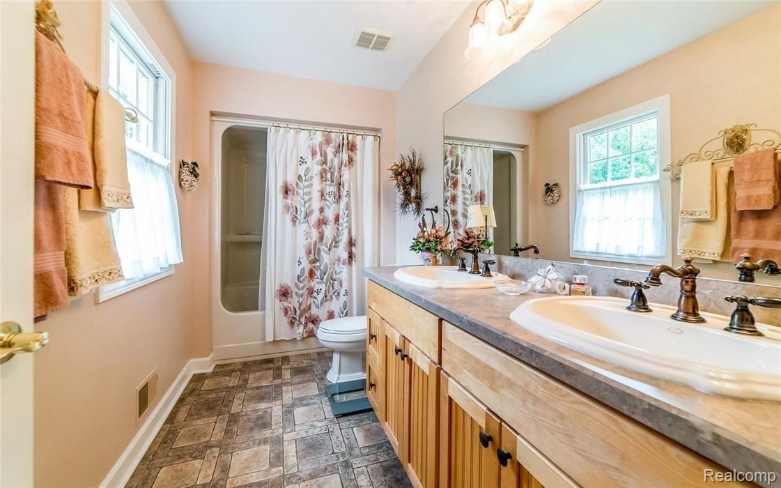 4964 Bullard Road Hartland, MI 48353 - Photo 26 of 40 26.jpg