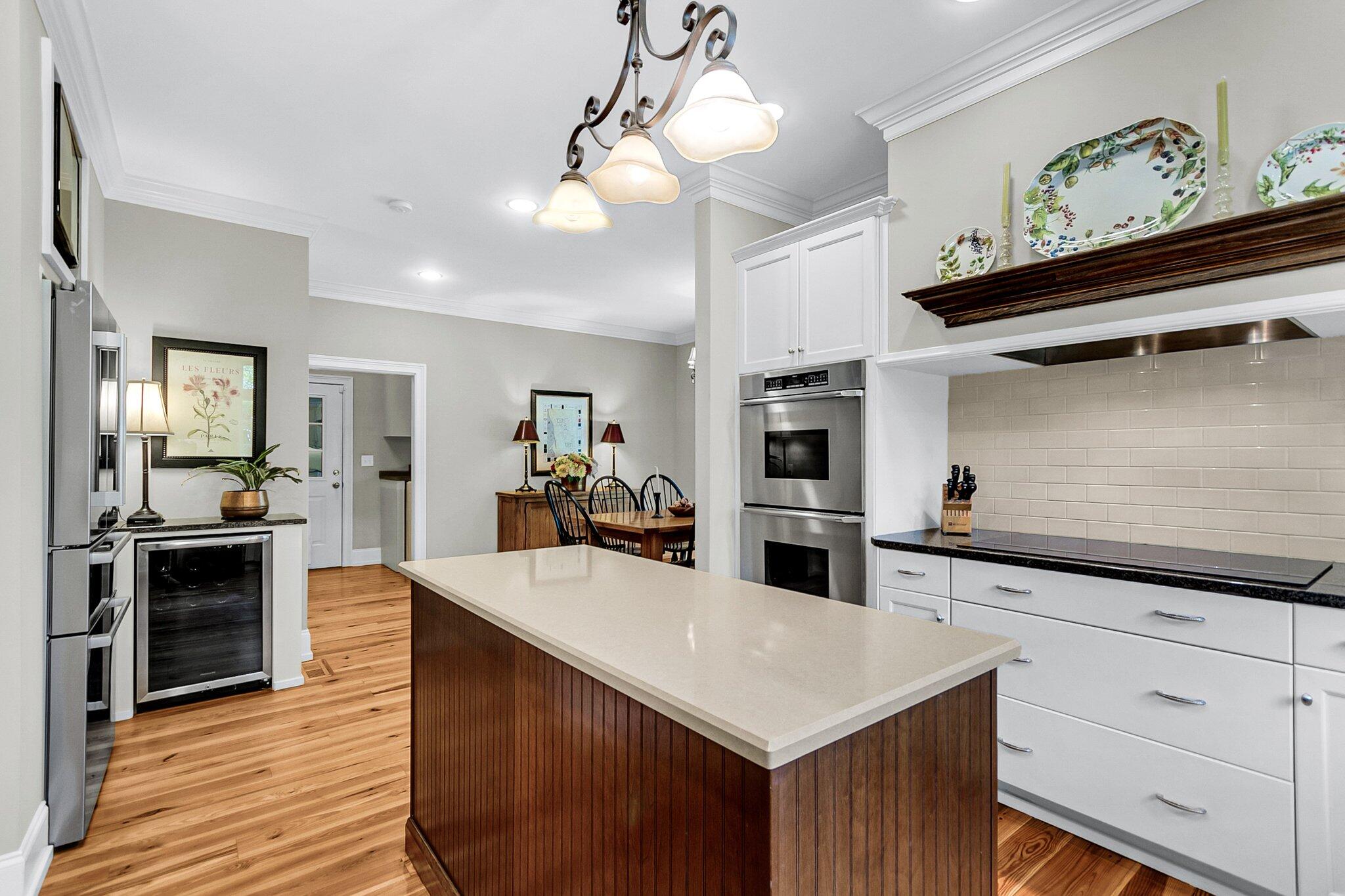 2020 Shell Ring Circle Mount Pleasant, SC 29466 - Photo 37 of 87 Kitchen