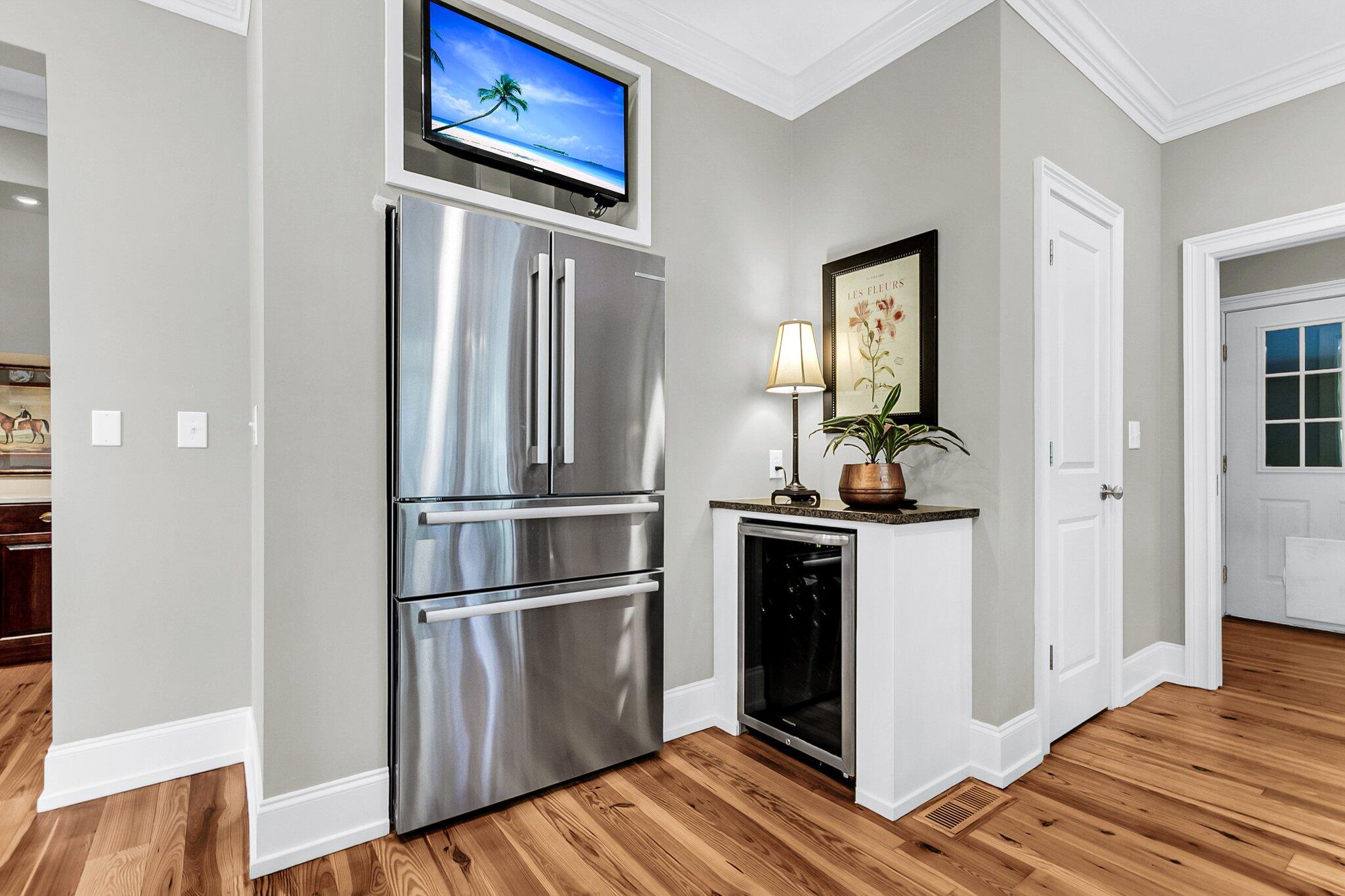 2020 Shell Ring Circle Mount Pleasant, SC 29466 - Photo 38 of 87 Bosch Refrigerator/Wet Bar